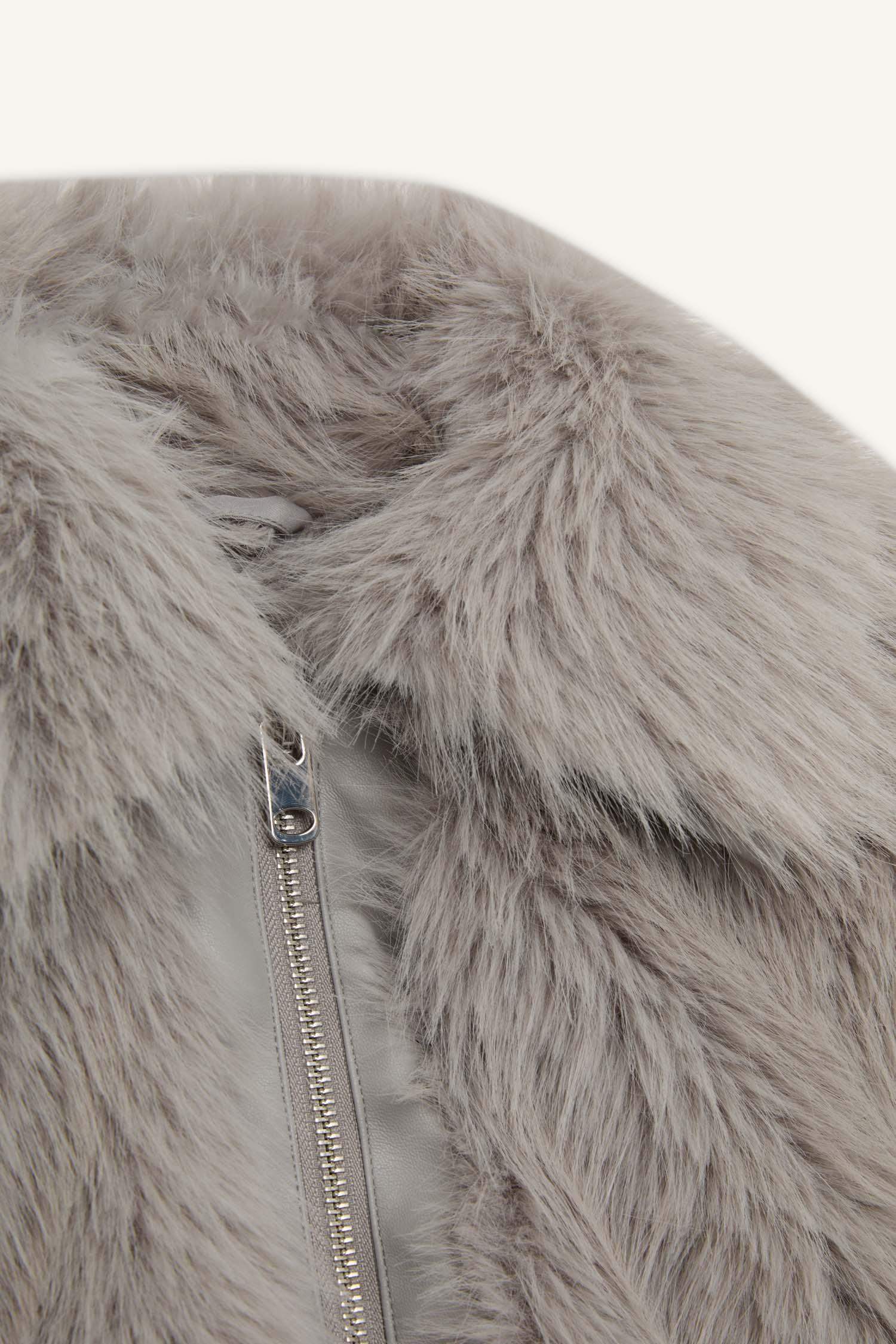 Regular Fit Cepli Fermuarlı Kısa Suni Kürk Ceket Mont