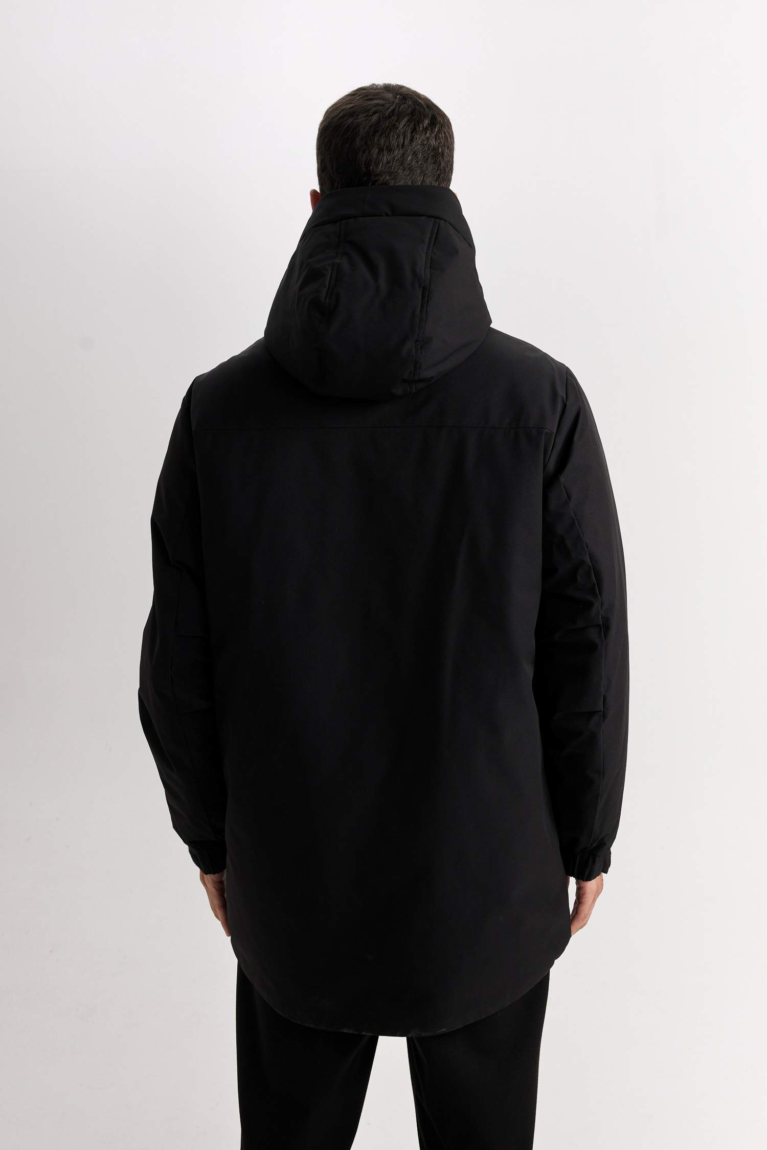 جاكيت خفيف قصة عادية بغطاء للرأس