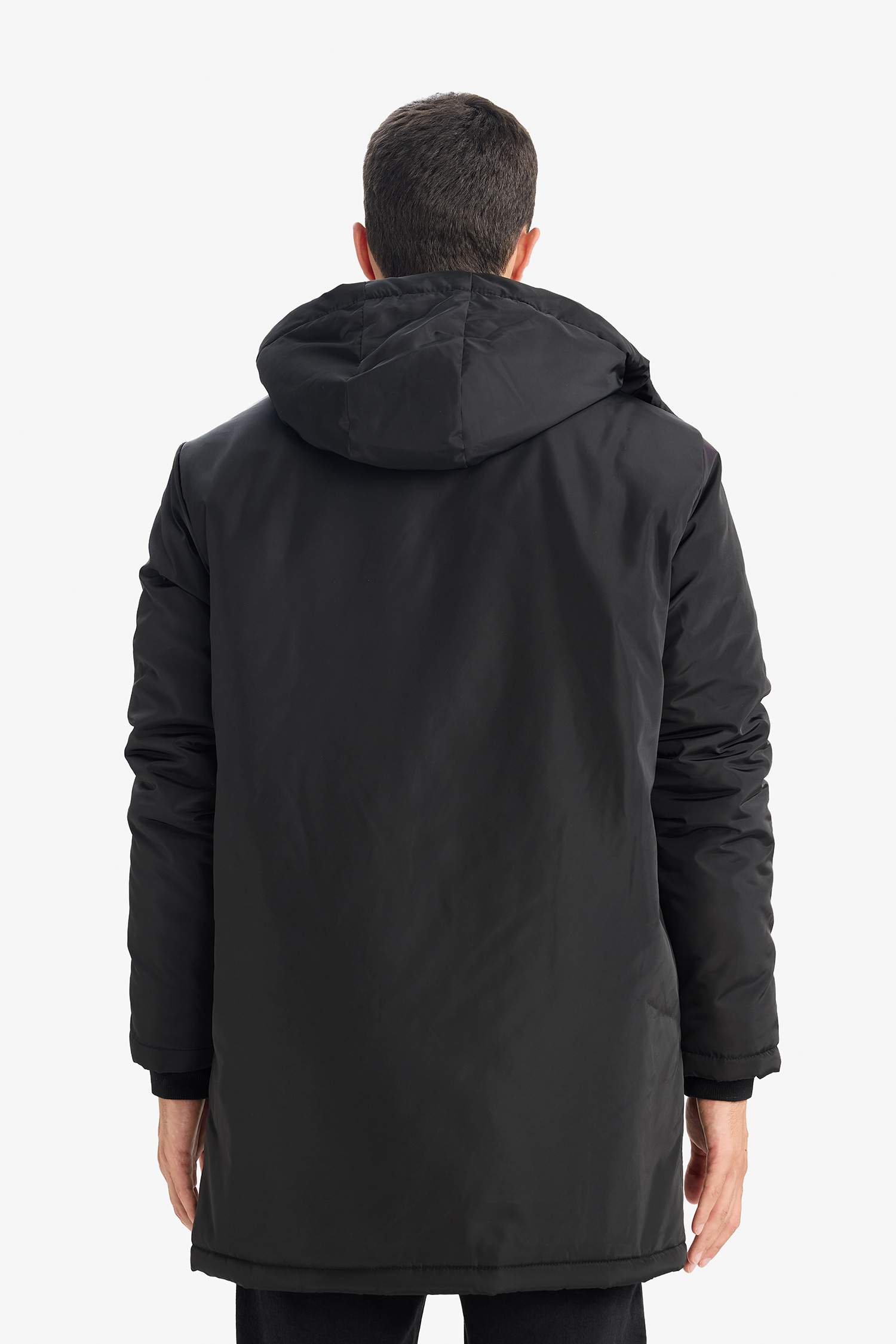 Regular Fit Kapüşonlu Fermuarlı Cepli  Çıtçıt Kapamalı Hafif Uzun Parka Mont