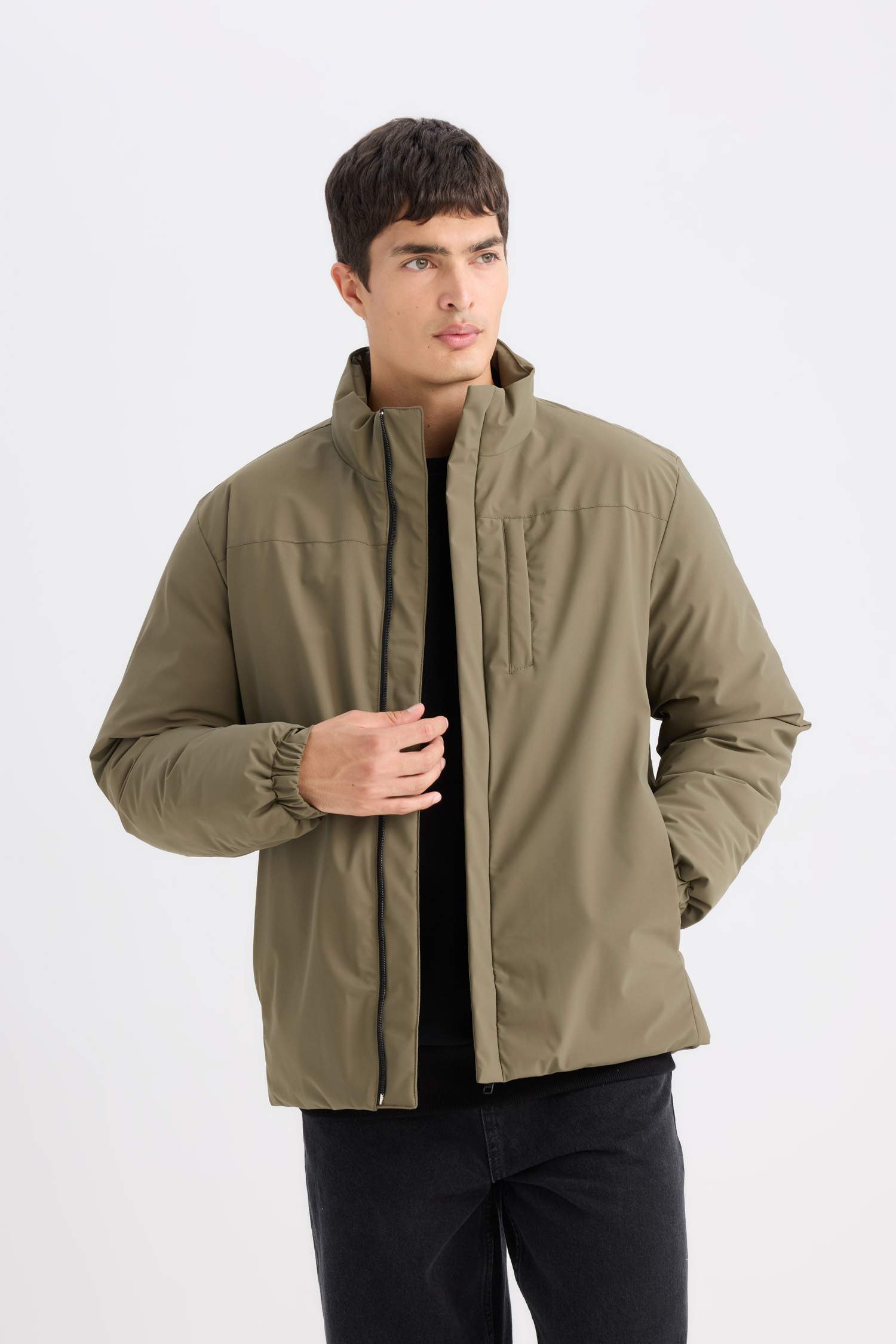 Su İtici Regular Fit Dik Yaka Fermuarlı Cepli Mont