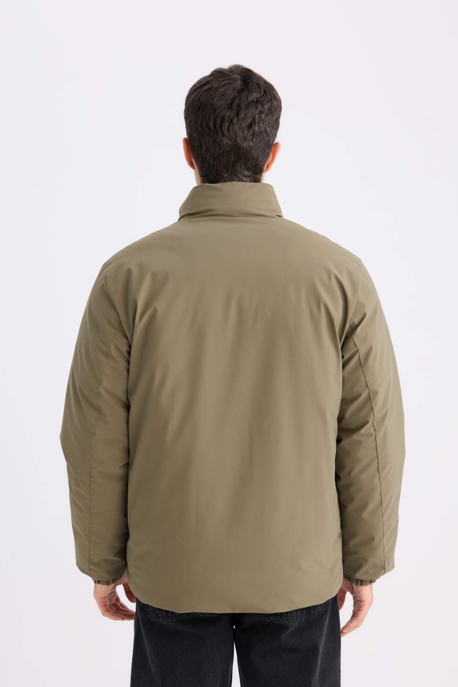 Su İtici Regular Fit Dik Yaka Fermuarlı Cepli Mont