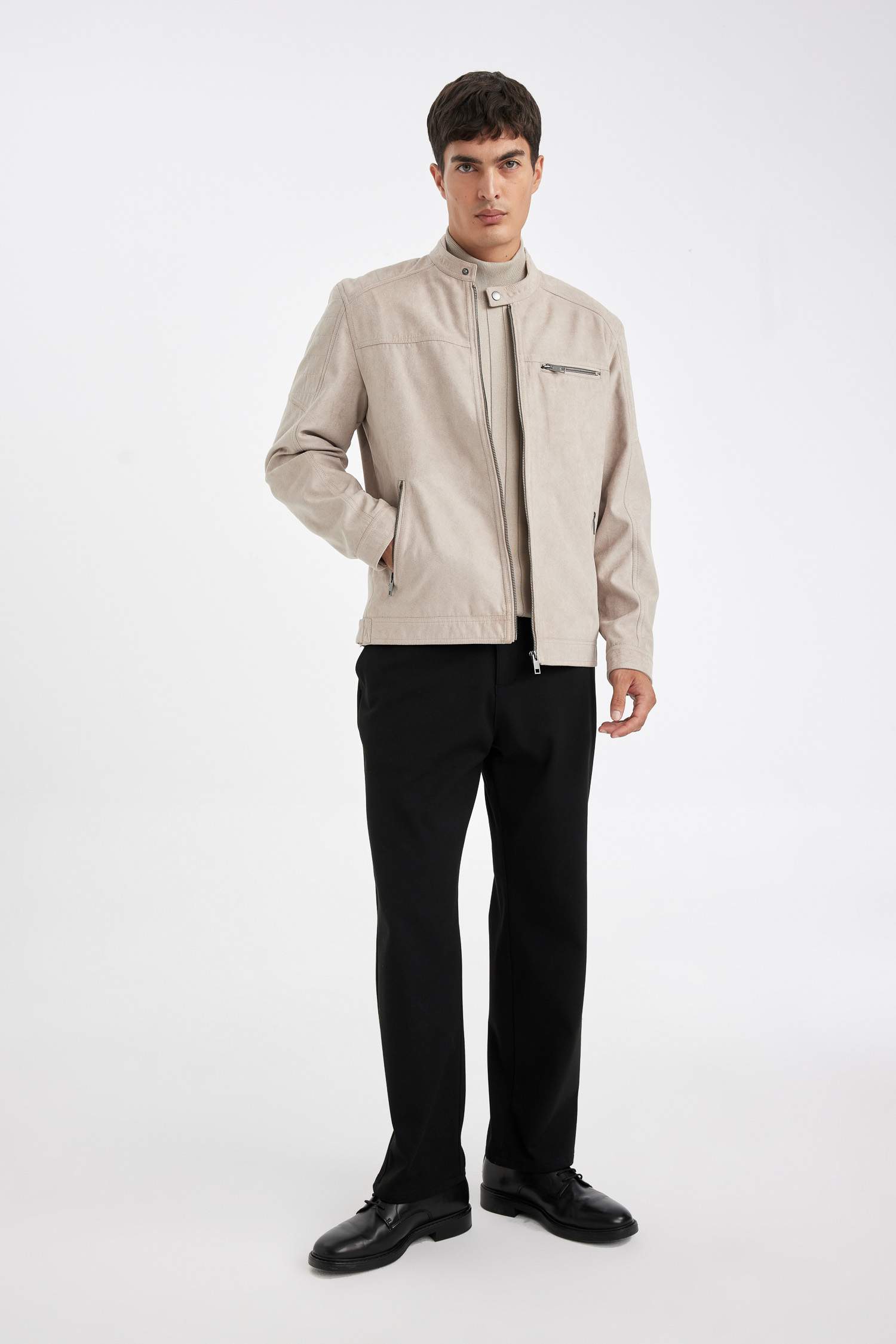 جاكيت سليم فيت بياقة عالية وجيب