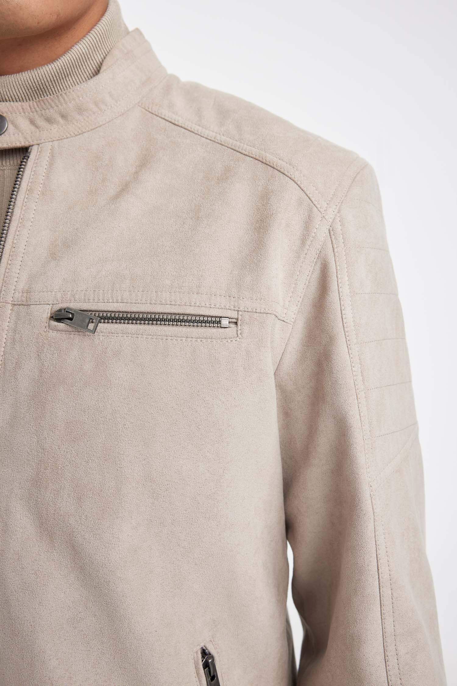 جاكيت سليم فيت بياقة عالية وجيب