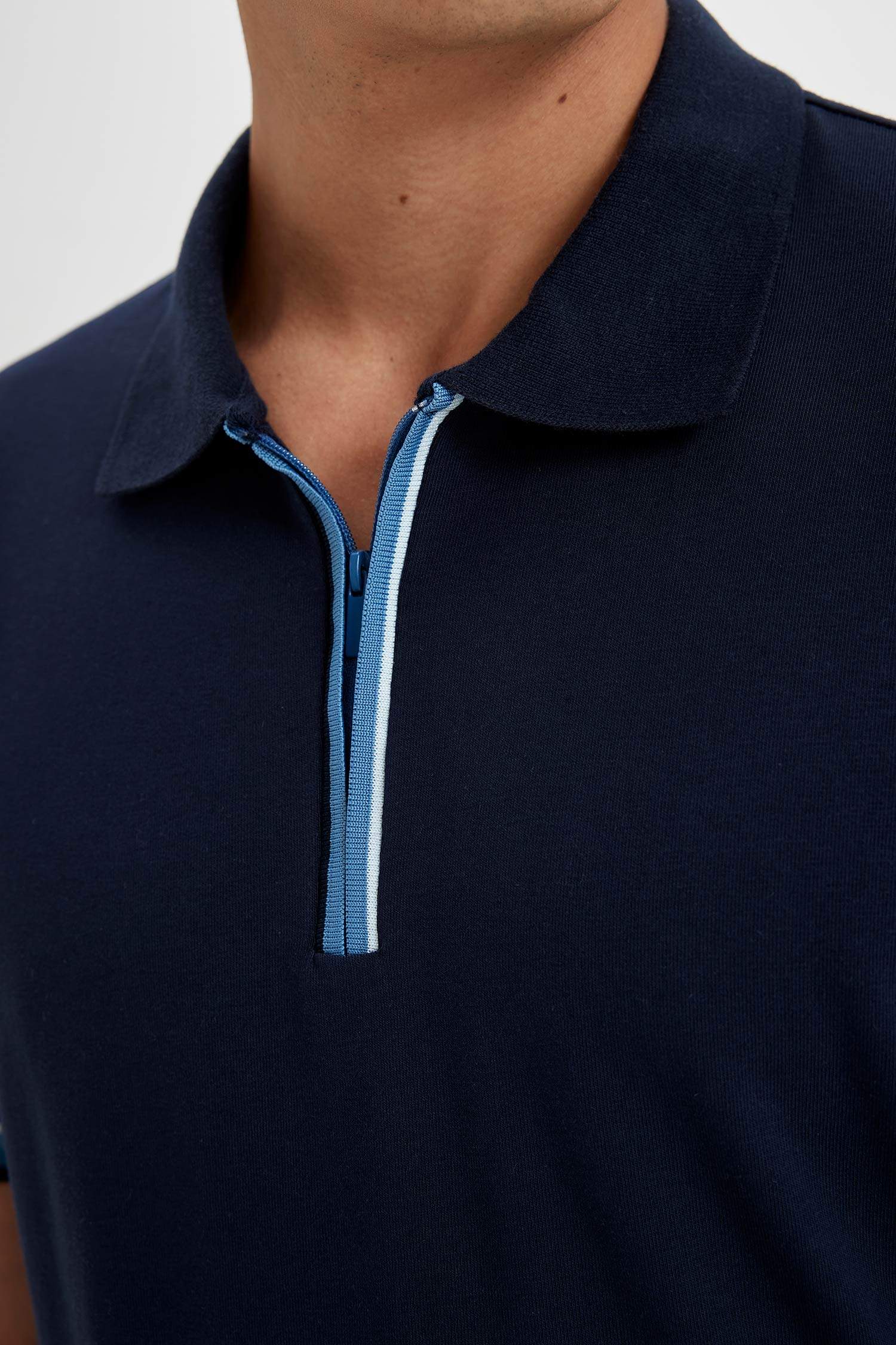 تيشيرت بولو قصة عادية