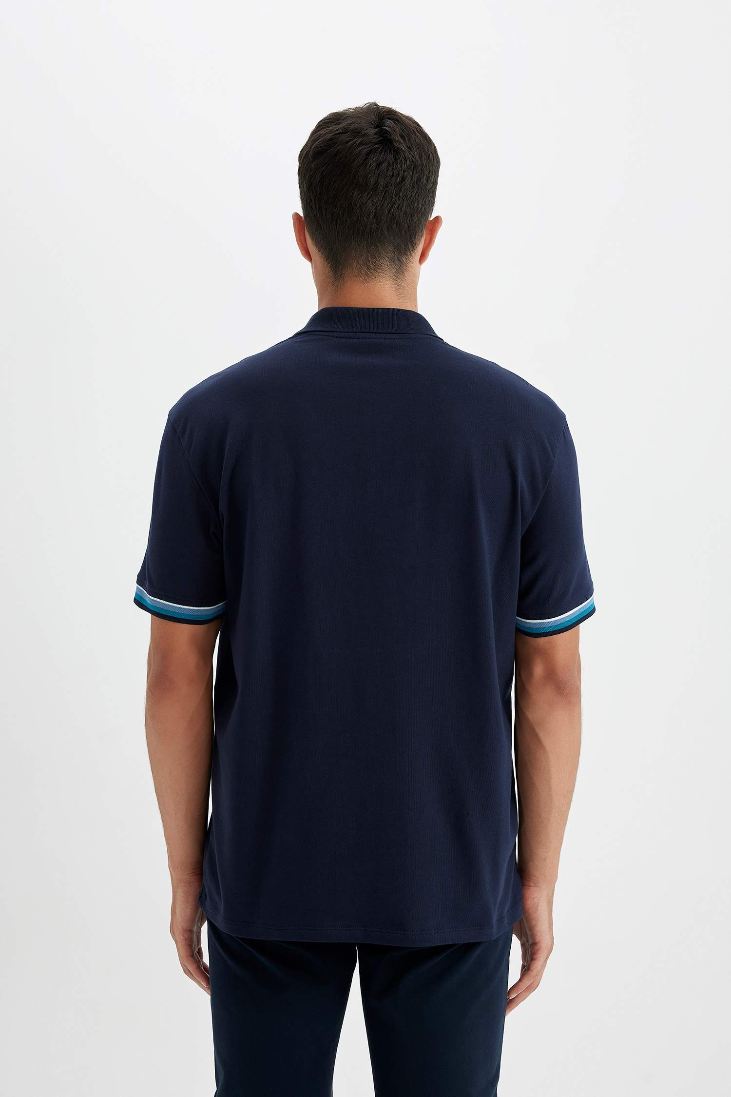 تيشيرت بولو قصة عادية