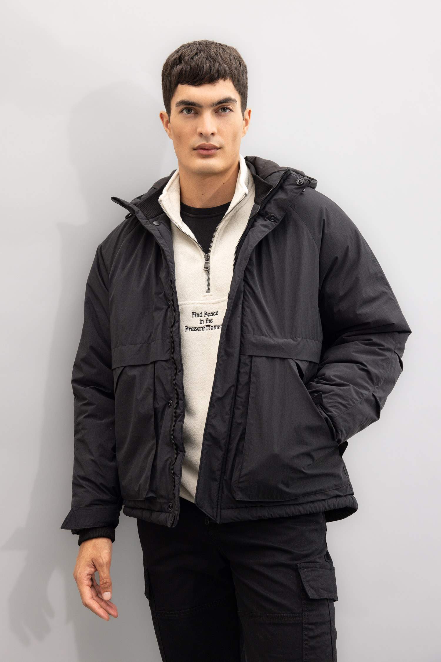 جاكيت قصة عادية بغطاء للرأس و بجيب