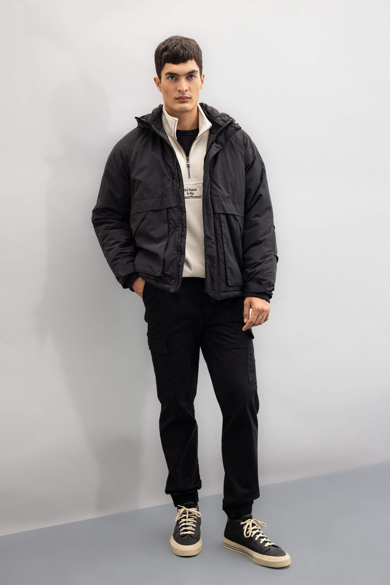 جاكيت قصة عادية بغطاء للرأس و بجيب