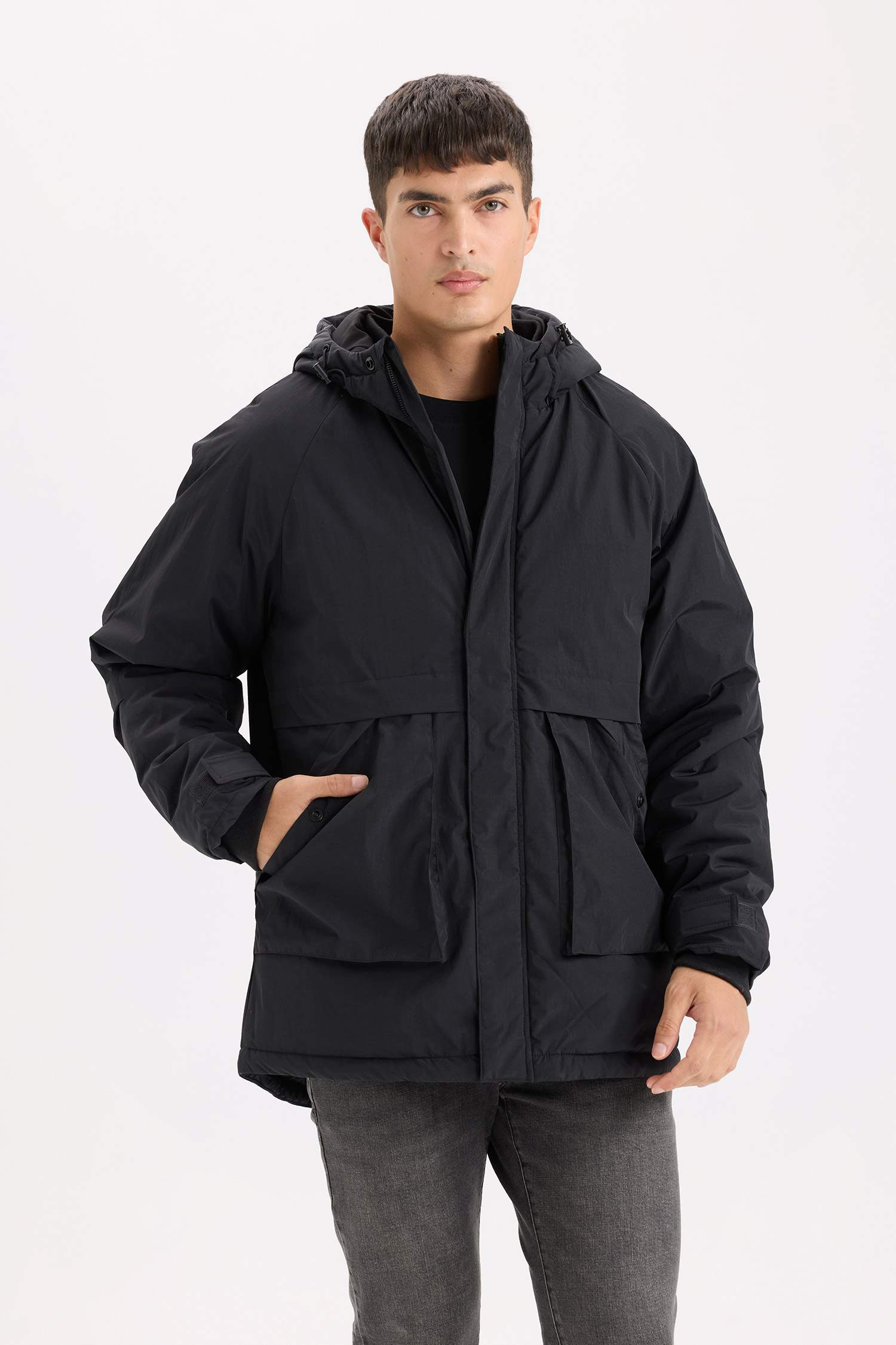 جاكيت قصة عادية بغطاء للرأس و بجيب