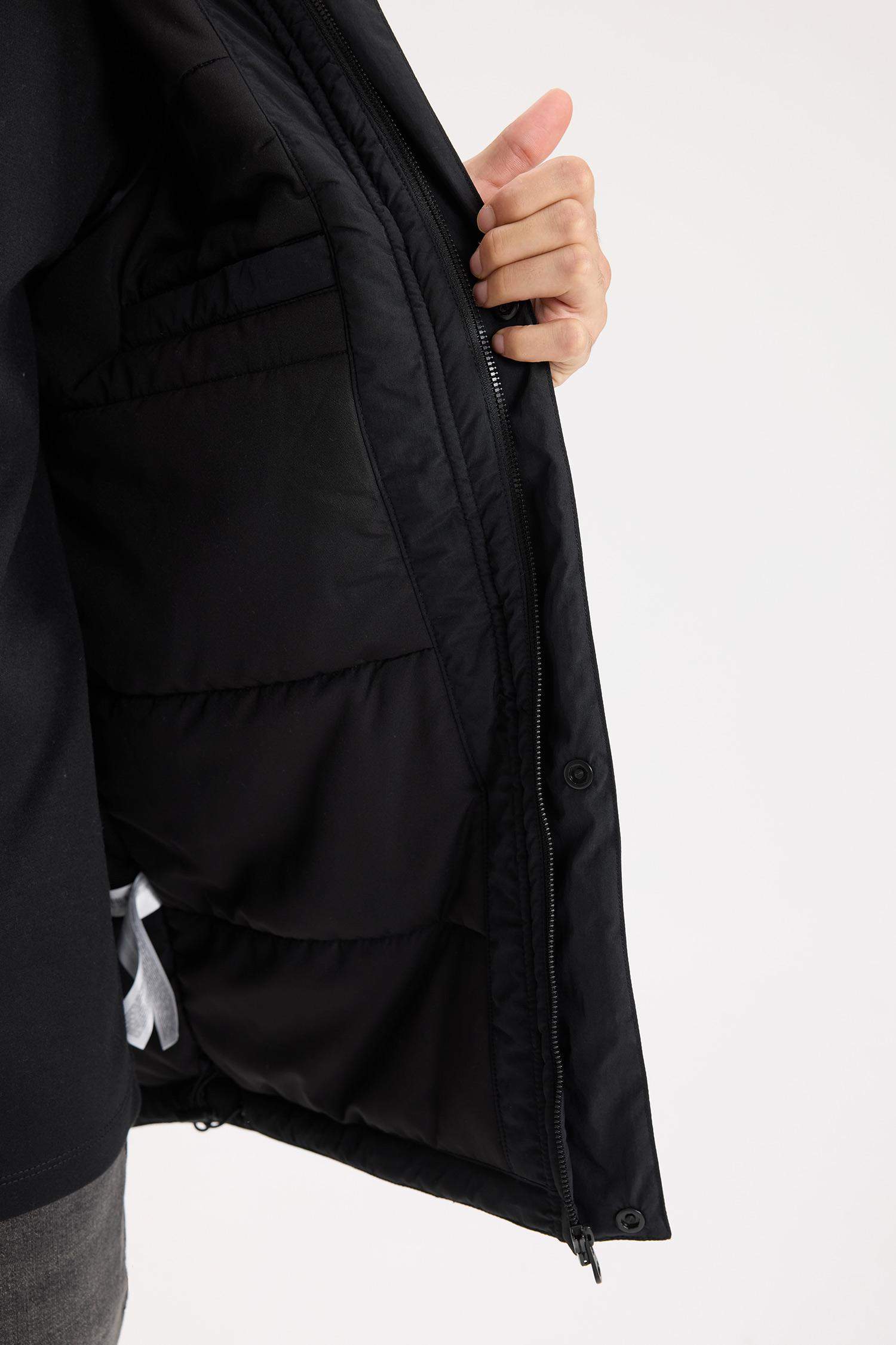 جاكيت قصة عادية بغطاء للرأس و بجيب