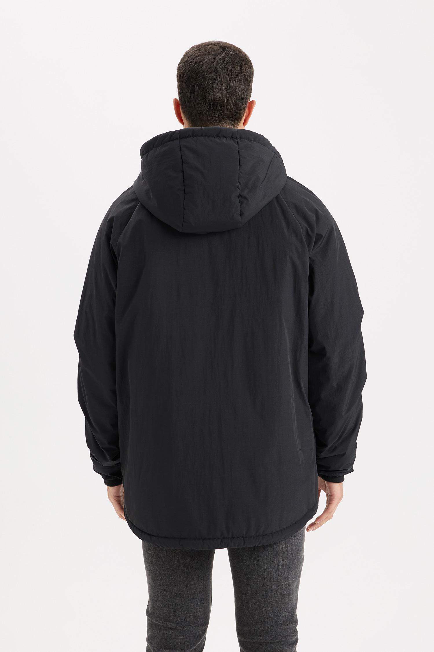 جاكيت قصة عادية بغطاء للرأس و بجيب