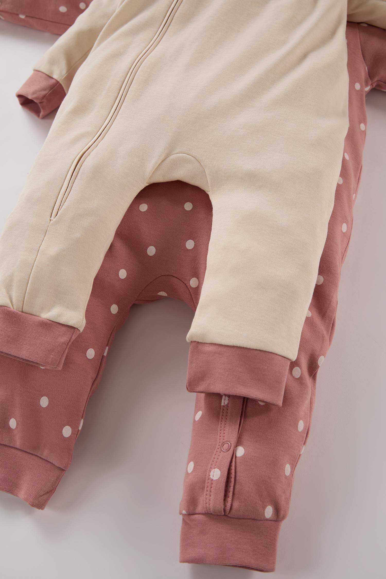 Kız Bebek Yenidoğan Baskılı Puantiyeli Fermuarlı Uzun Kollu 2'li Tulum