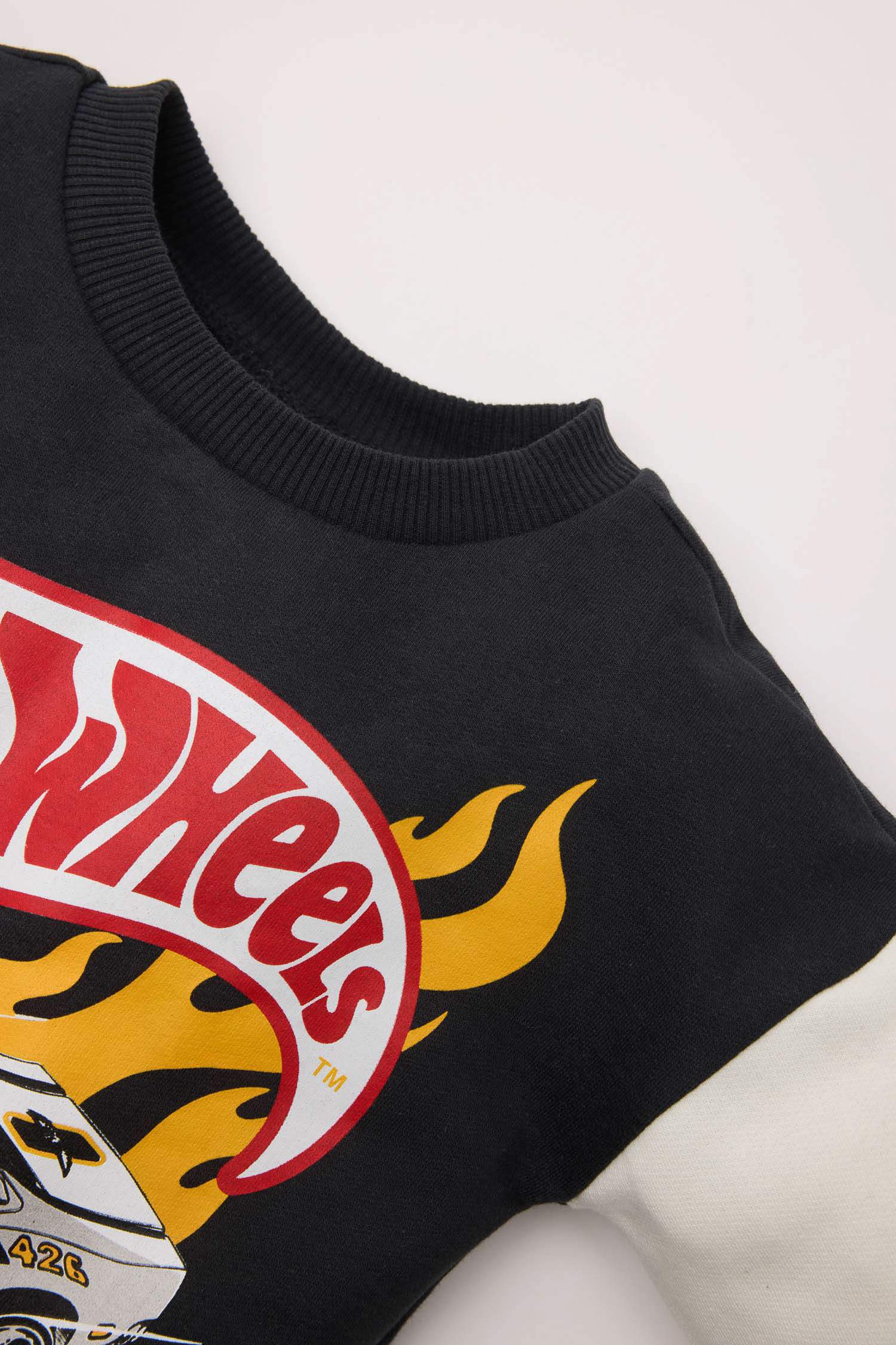 طقم قماش رقيق برقبة مستديرة من قطعتين