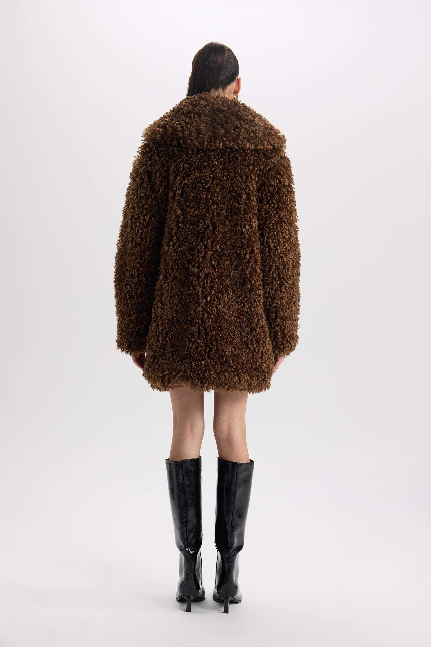 جاكيت فرو صناعي طويل قصة عادية بجيب