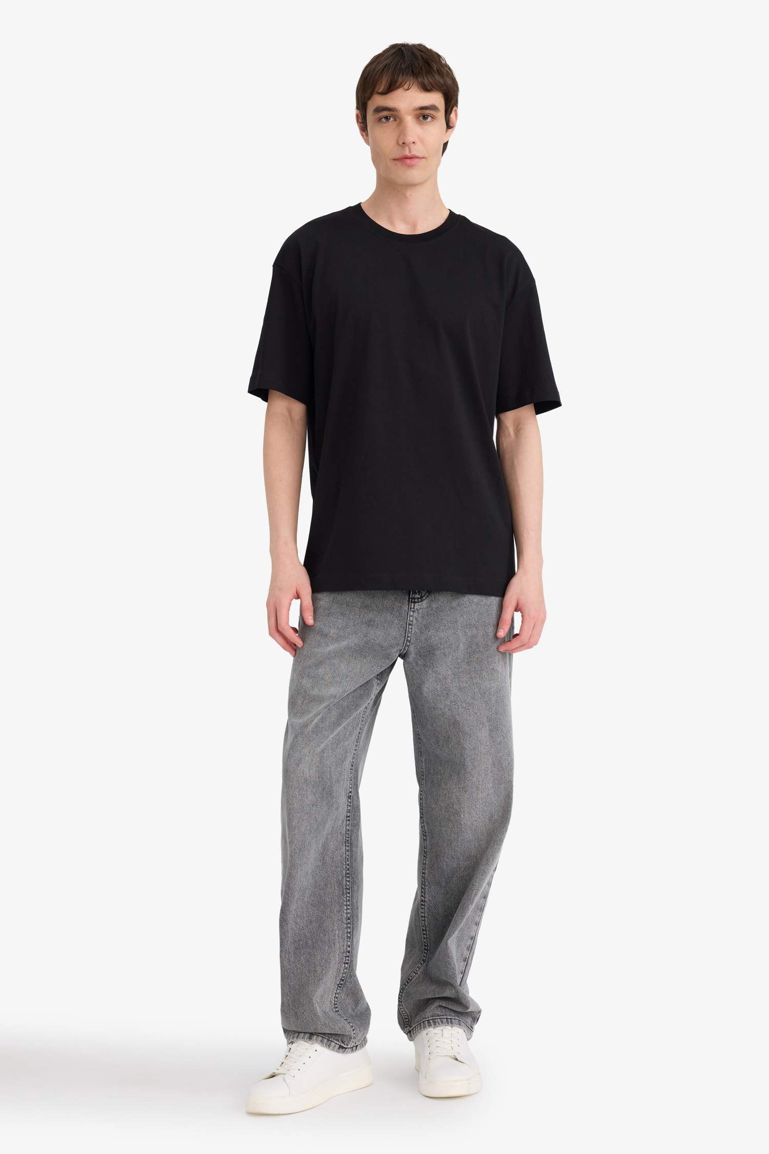 Футболка с коротким рукавом, свободного кроя, базовая, с круглым вырезом