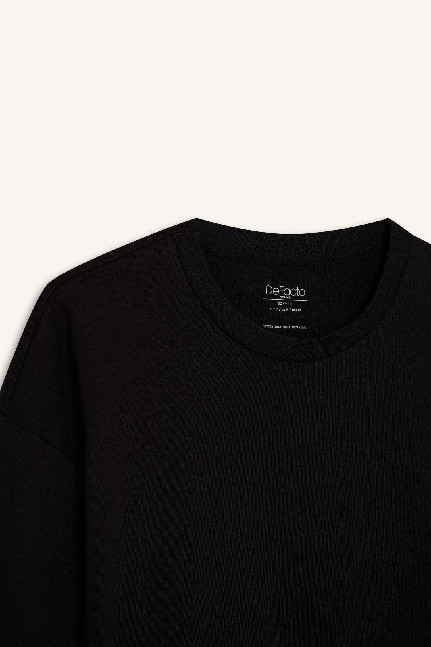 Футболка с коротким рукавом, свободного кроя, базовая, с круглым вырезом