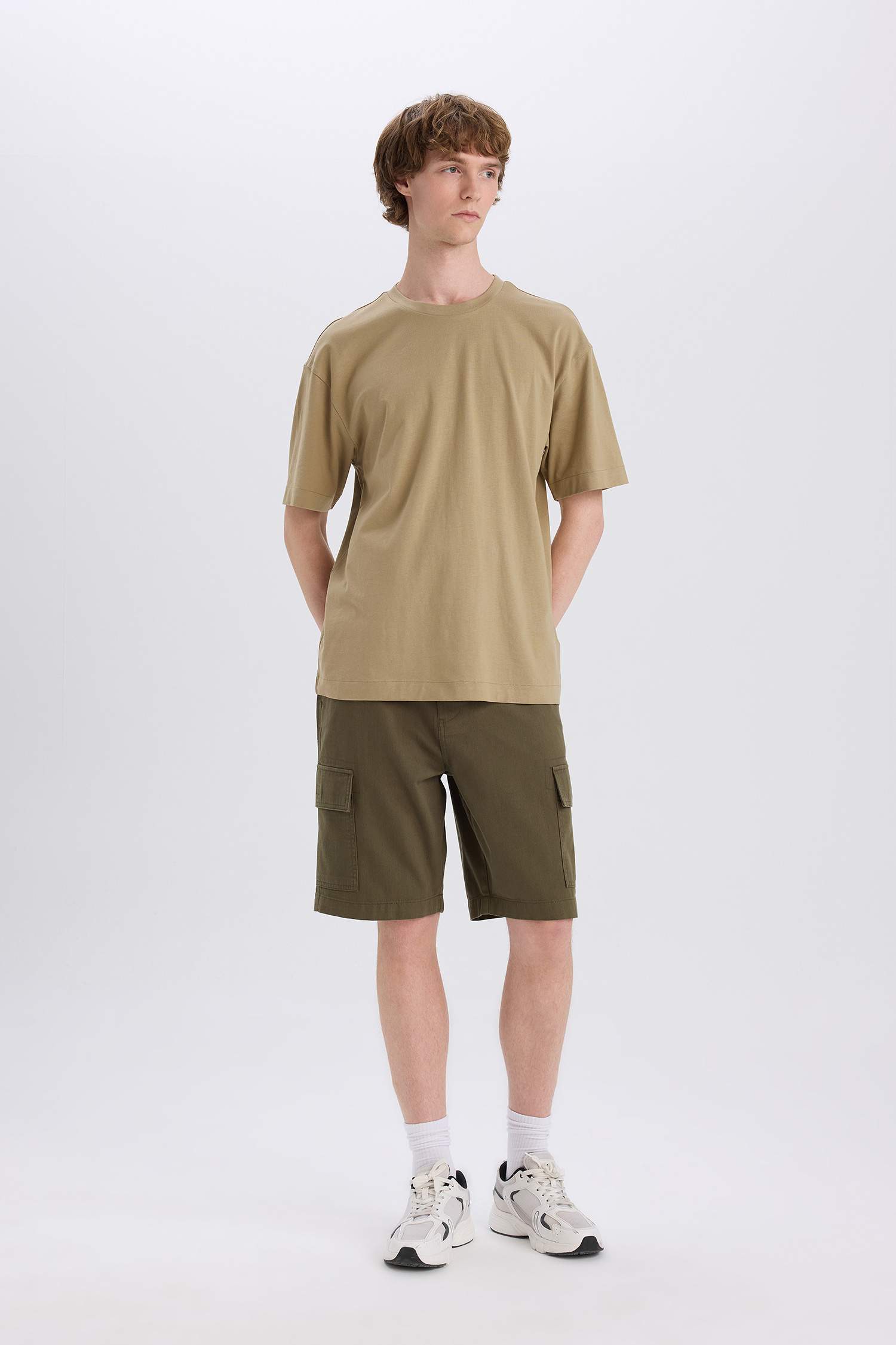 Свободная посадка, базовая футболка с круглым вырезом, короткий рукав