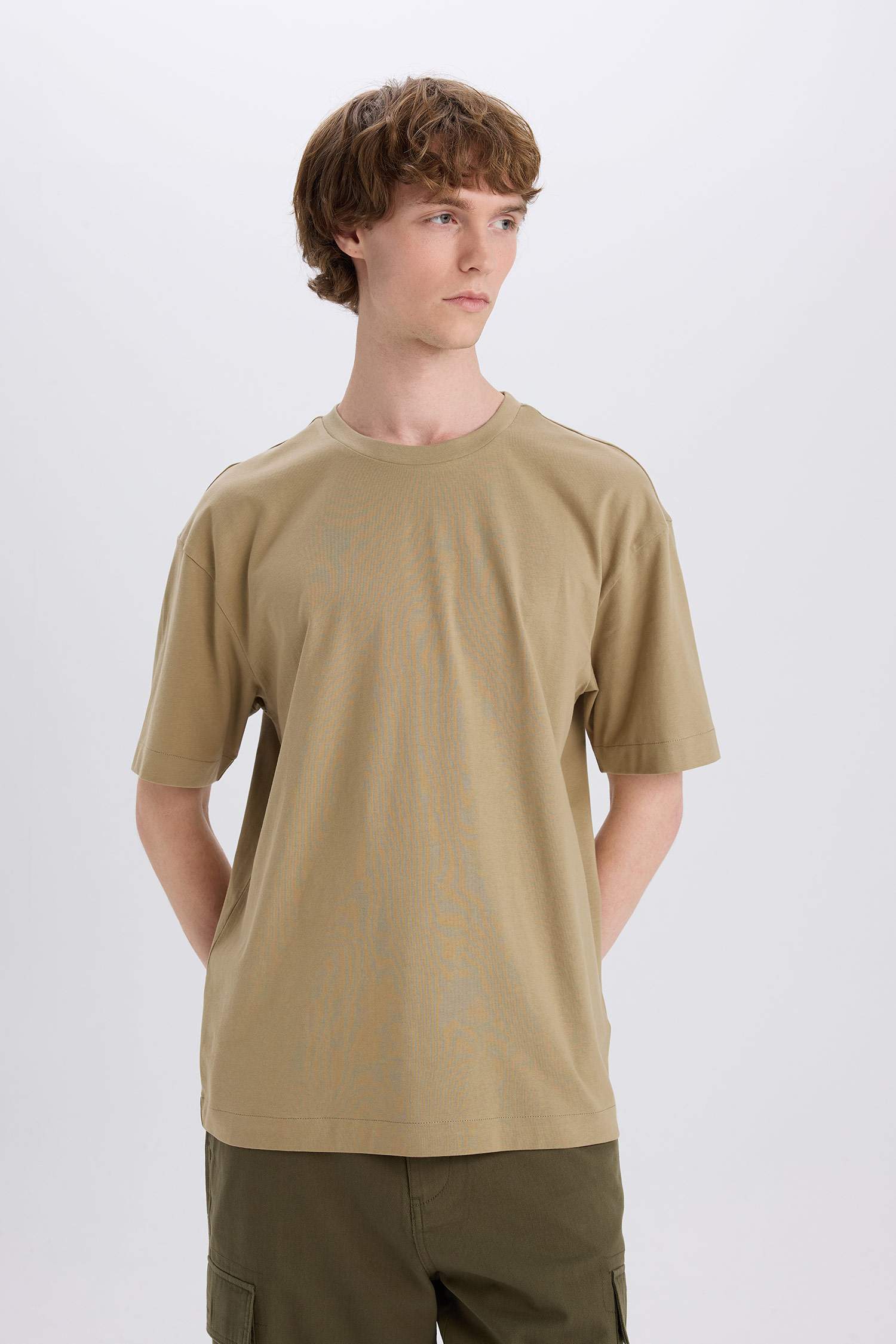 Свободная посадка, базовая футболка с круглым вырезом, короткий рукав