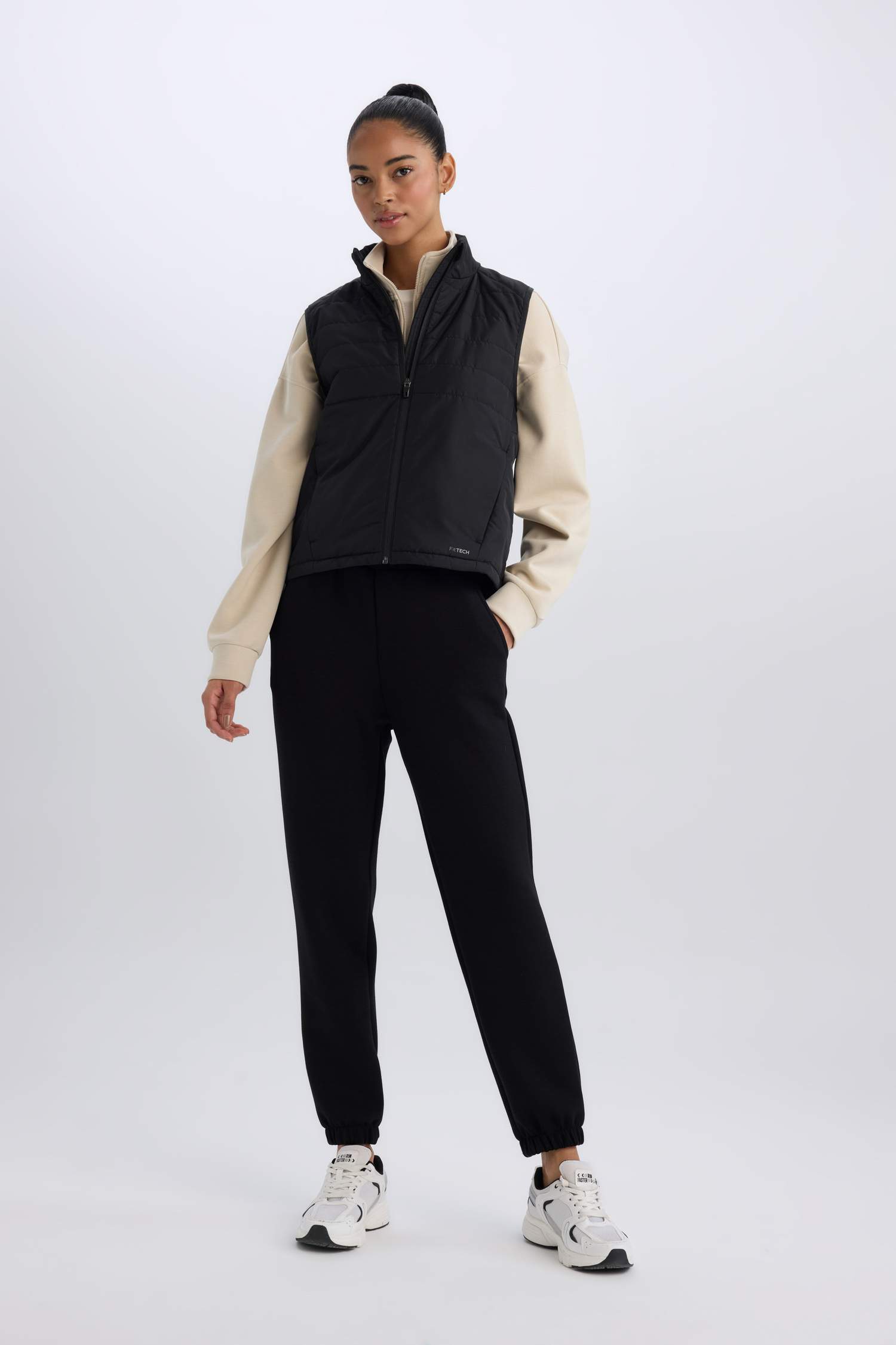 يلك نفخ رياضي قصة عادية بجيب مقاوم للماء من DeFactoFit