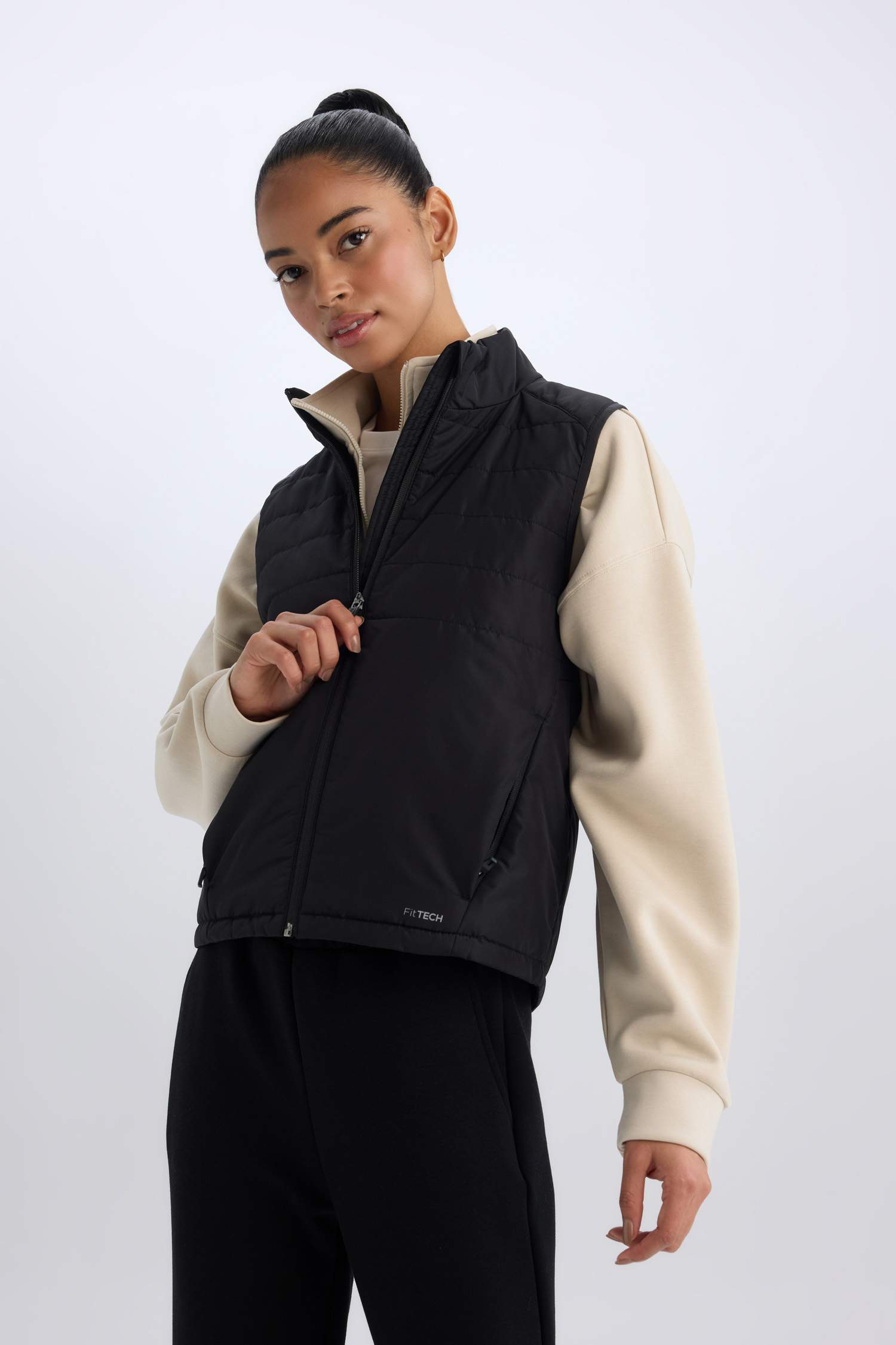 يلك نفخ رياضي قصة عادية بجيب مقاوم للماء من DeFactoFit