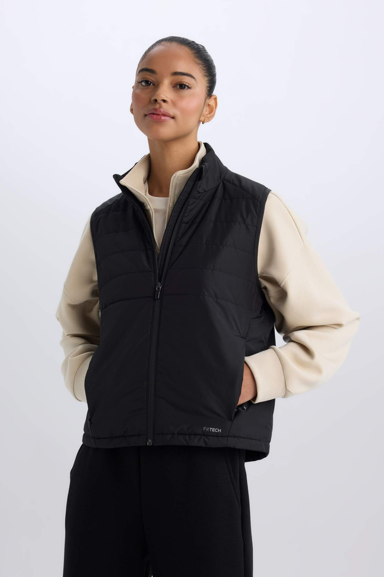 يلك نفخ رياضي قصة عادية بجيب مقاوم للماء من DeFactoFit