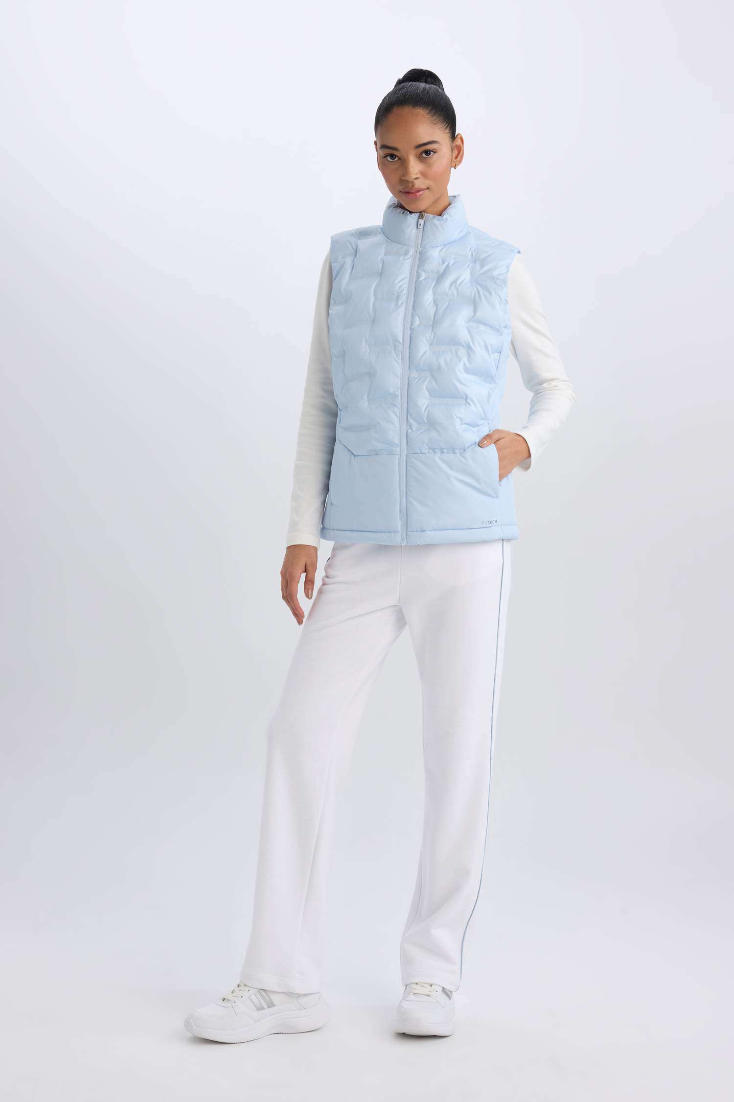 يلك نفخ رياضي قصة عادية بجيب مقاوم للماء من DeFactoFit