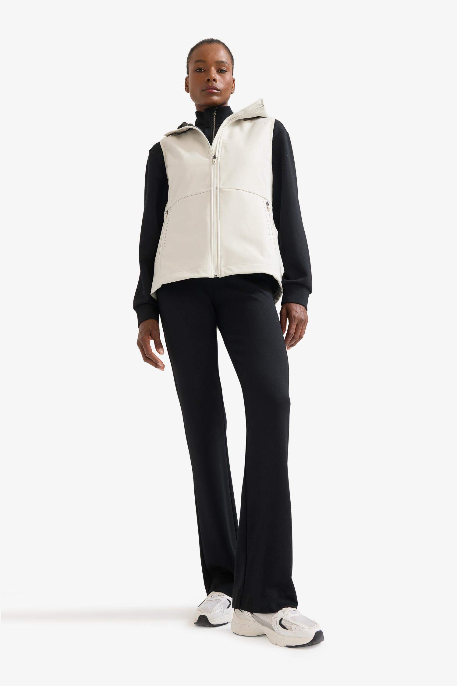 DeFactoFit Su İtici Slim Fit Dar Kesim Kapüşonlu Fermuarlı Sporcu Softshell Yelek