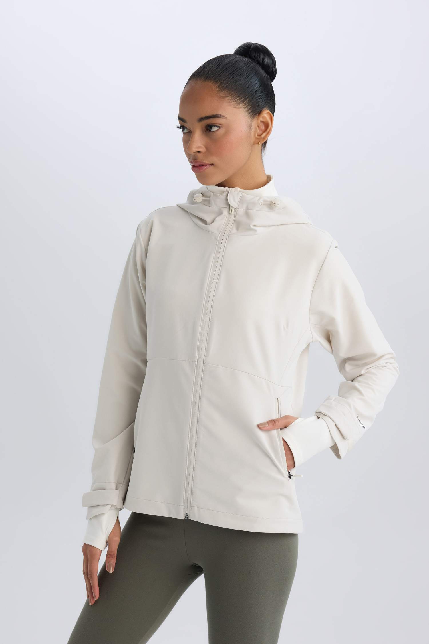 Su İtici Regular Fit Kapüşonlu Fermuarlı Cepli Esnek Dokulu Mevsimlik Baharlık Mont