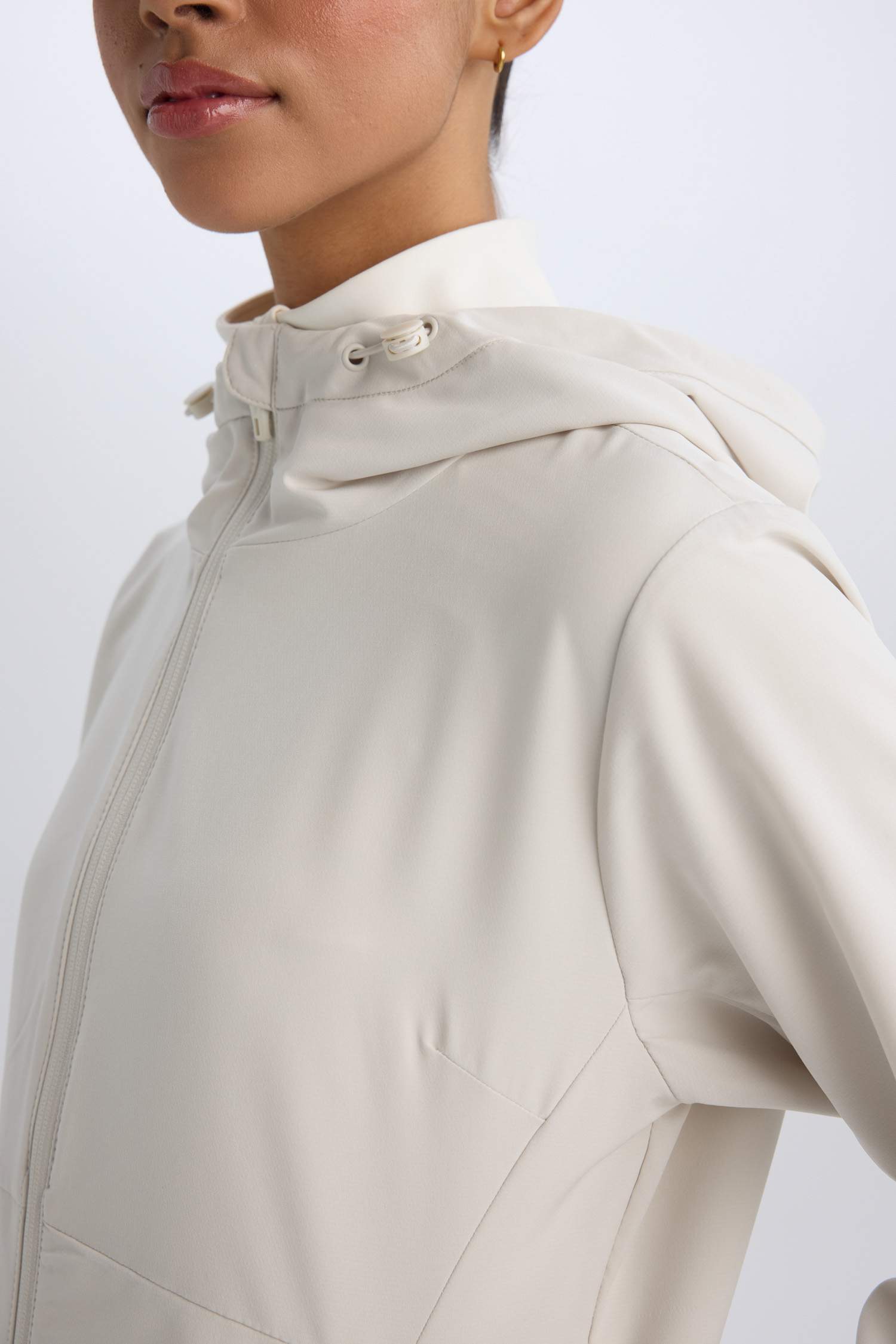 Su İtici Regular Fit Kapüşonlu Fermuarlı Cepli Esnek Dokulu Mevsimlik Baharlık Mont