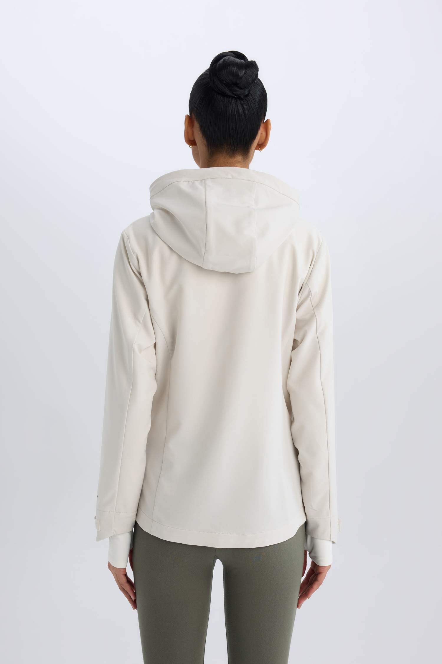 Su İtici Regular Fit Kapüşonlu Fermuarlı Cepli Esnek Dokulu Mevsimlik Baharlık Mont