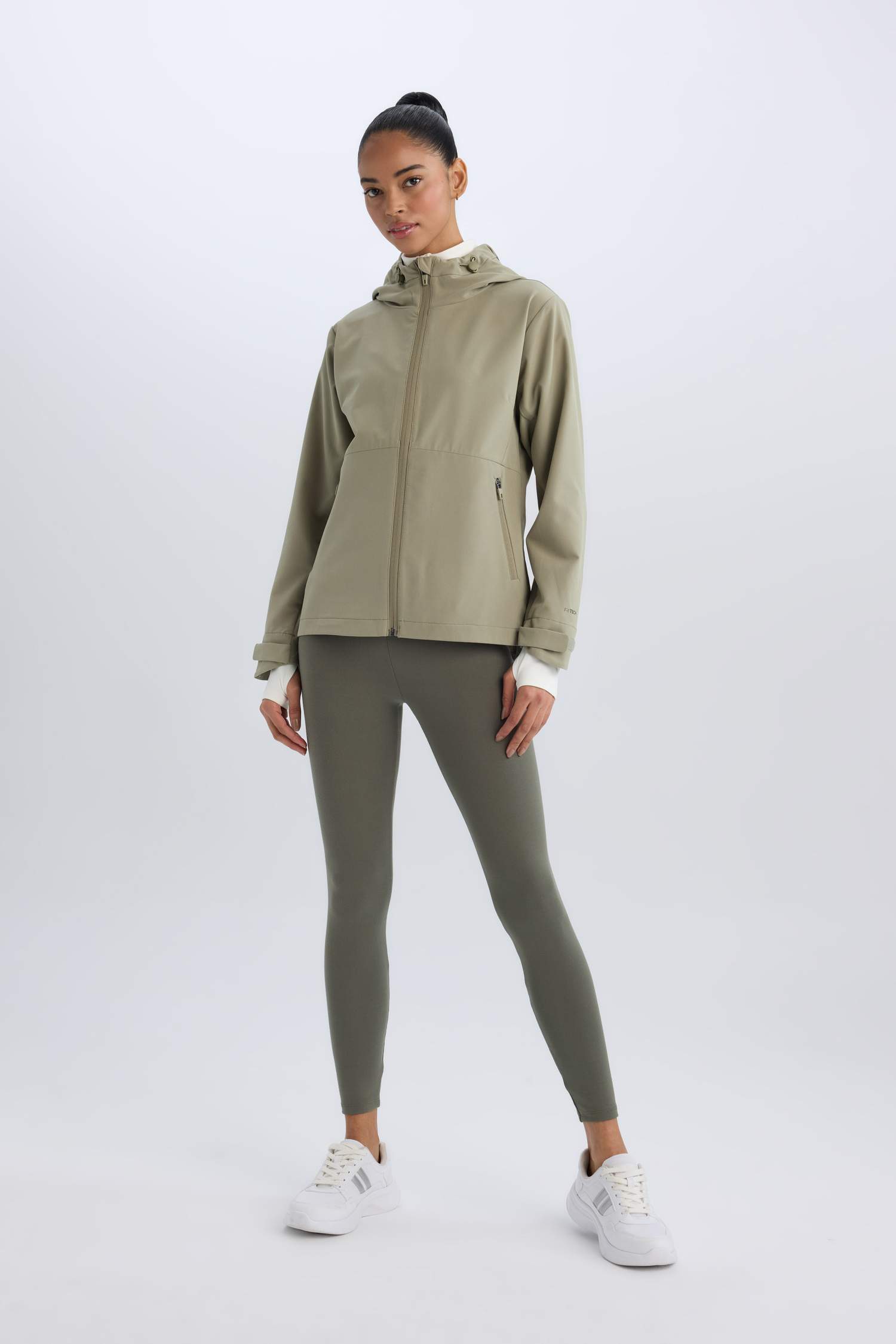 جاكيت خفيف كاكي وتر بروف قصة عادية بكابيشون من DeFactoFit