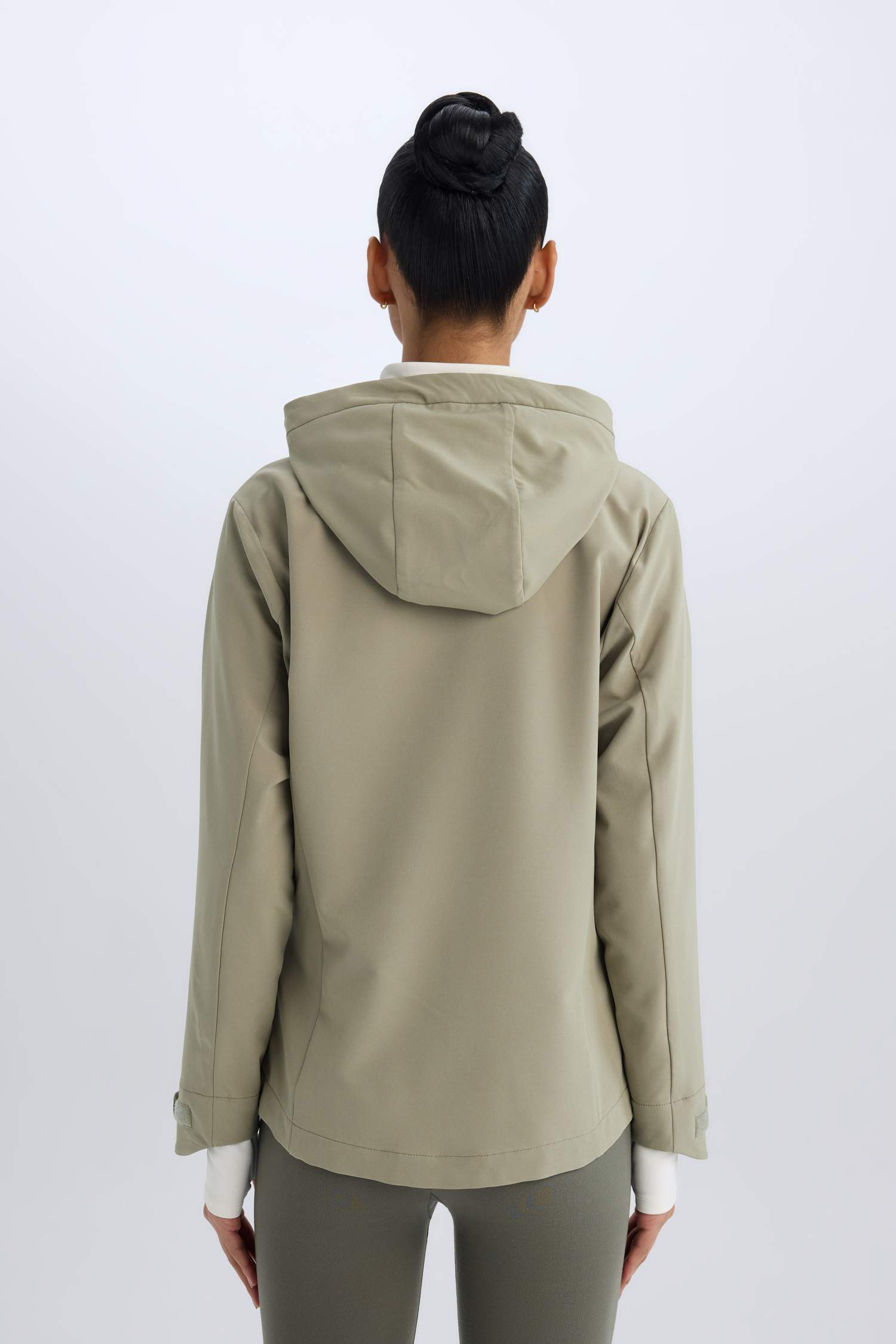 جاكيت خفيف كاكي وتر بروف قصة عادية بكابيشون من DeFactoFit