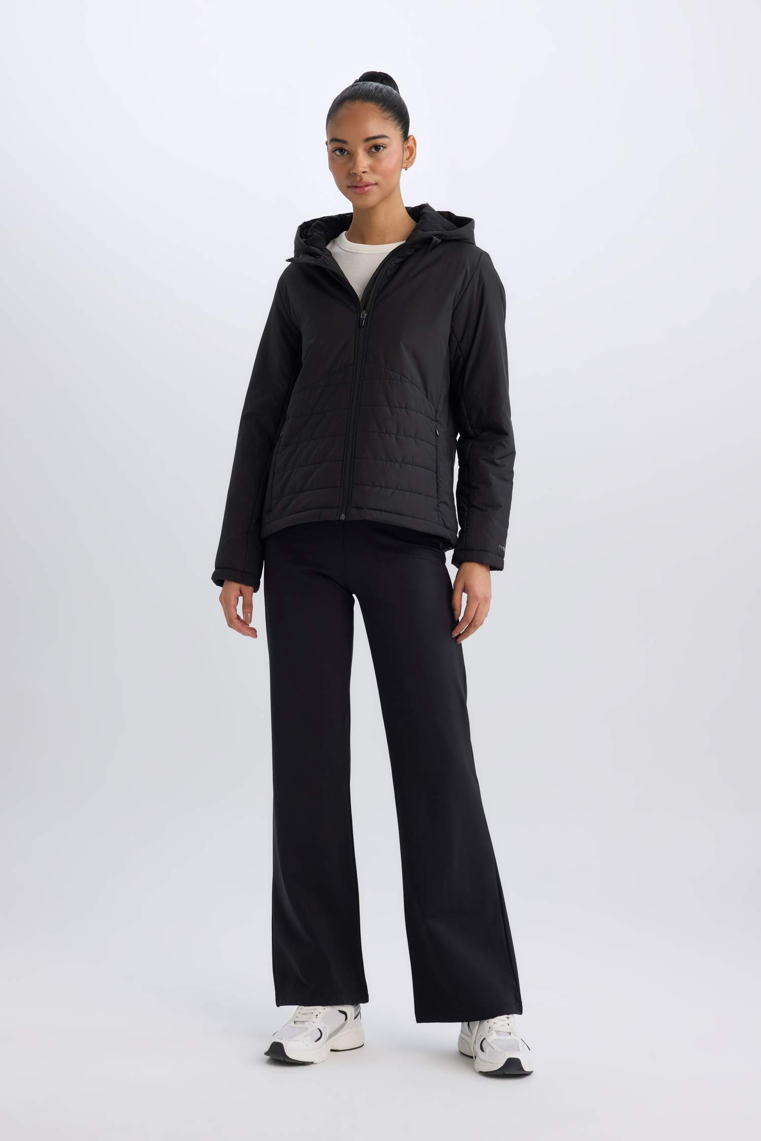 قمصلة نفخ قصة عادية بغطاء للرأس مقاوم للماء من DeFactoFit