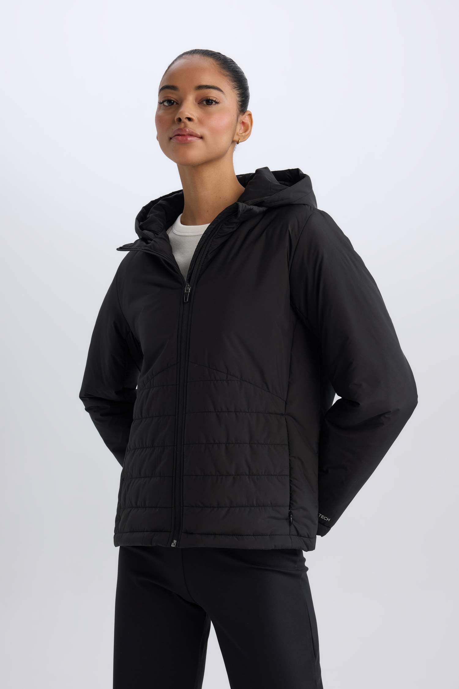 قمصلة نفخ قصة عادية بغطاء للرأس مقاوم للماء من DeFactoFit