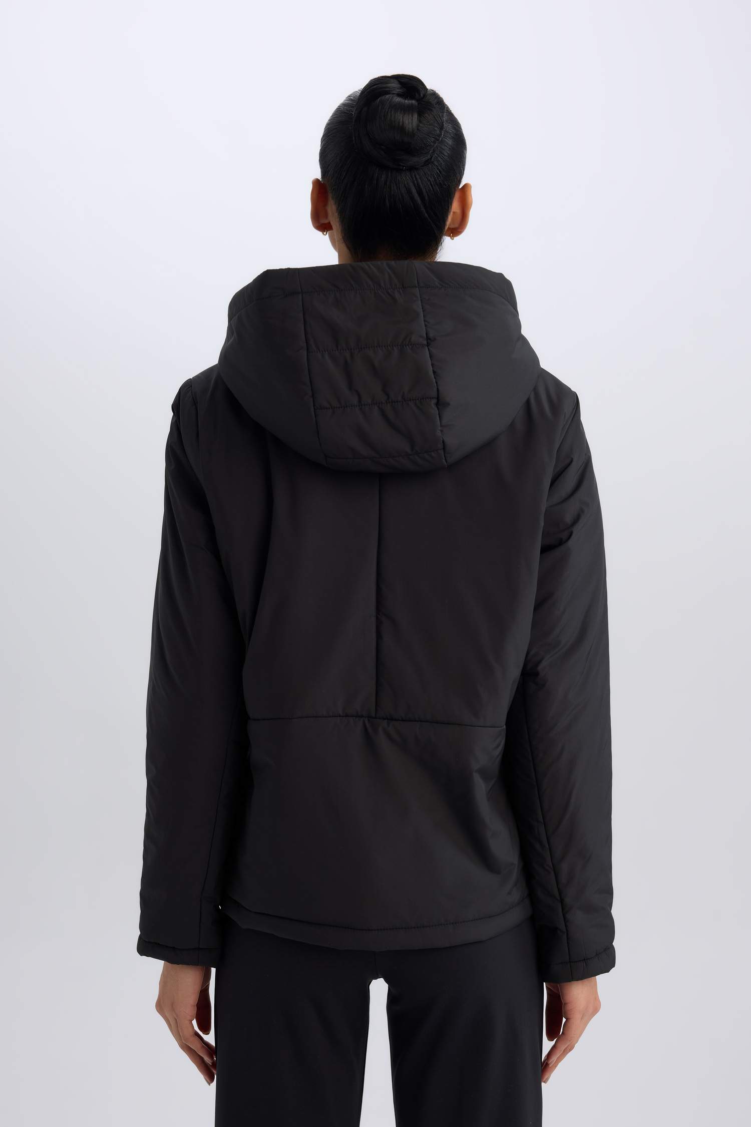 قمصلة نفخ قصة عادية بغطاء للرأس مقاوم للماء من DeFactoFit