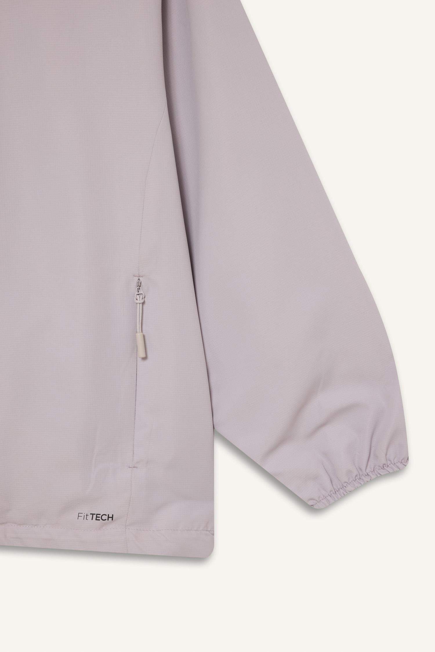 قصة عادية بغطاء للرأس طارد للماء