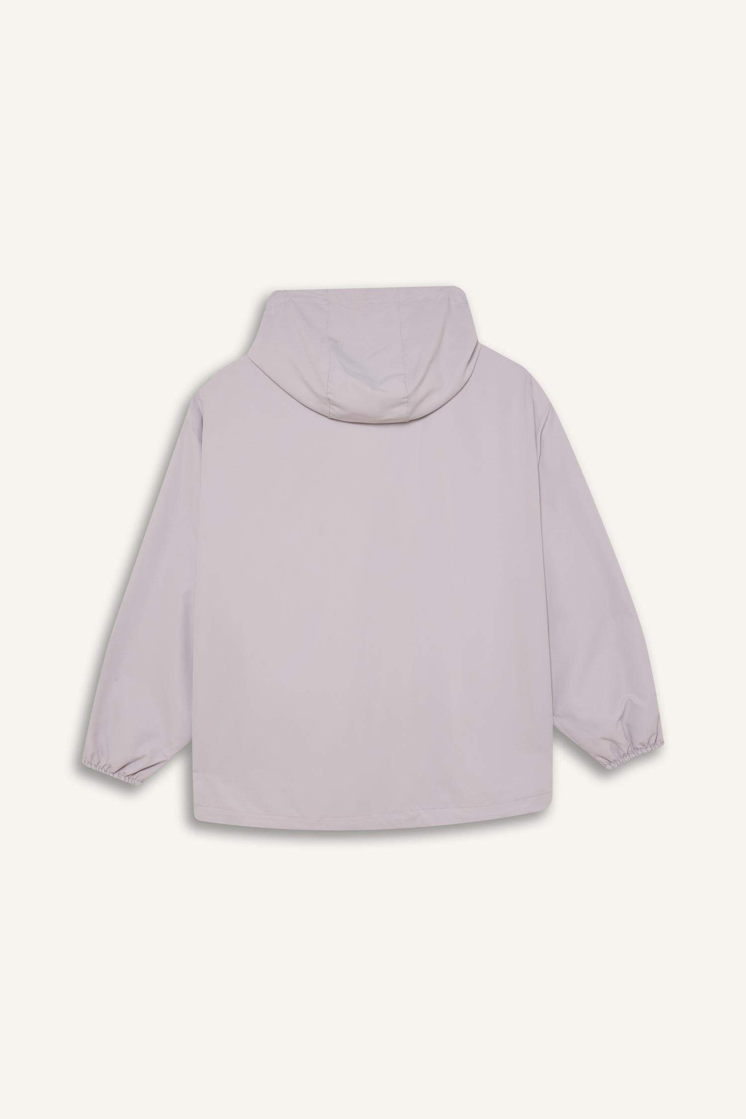 قصة عادية بغطاء للرأس طارد للماء