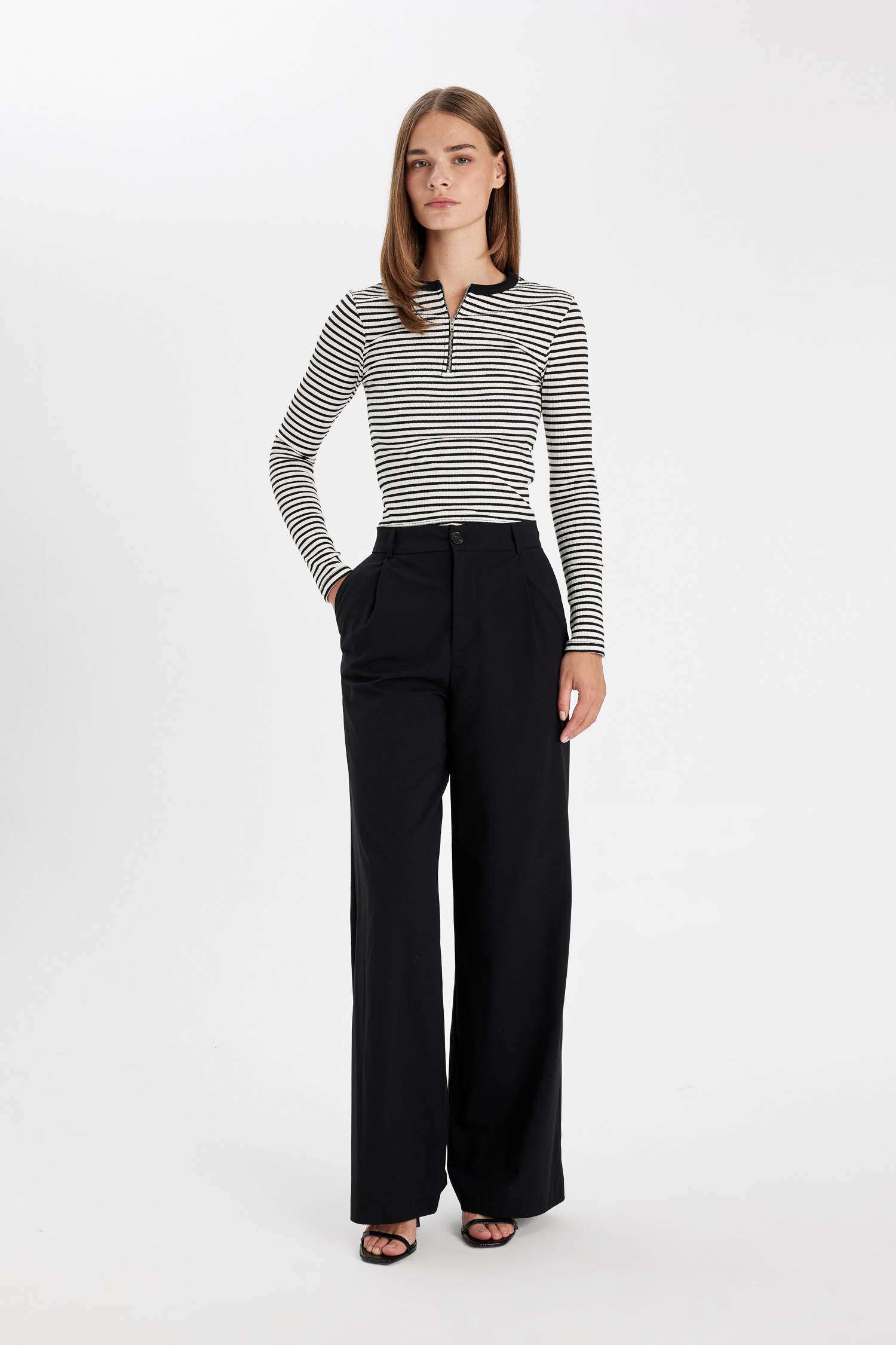 дөңгелек жаға жолақ тоқылған Ұзын жеңді футболка