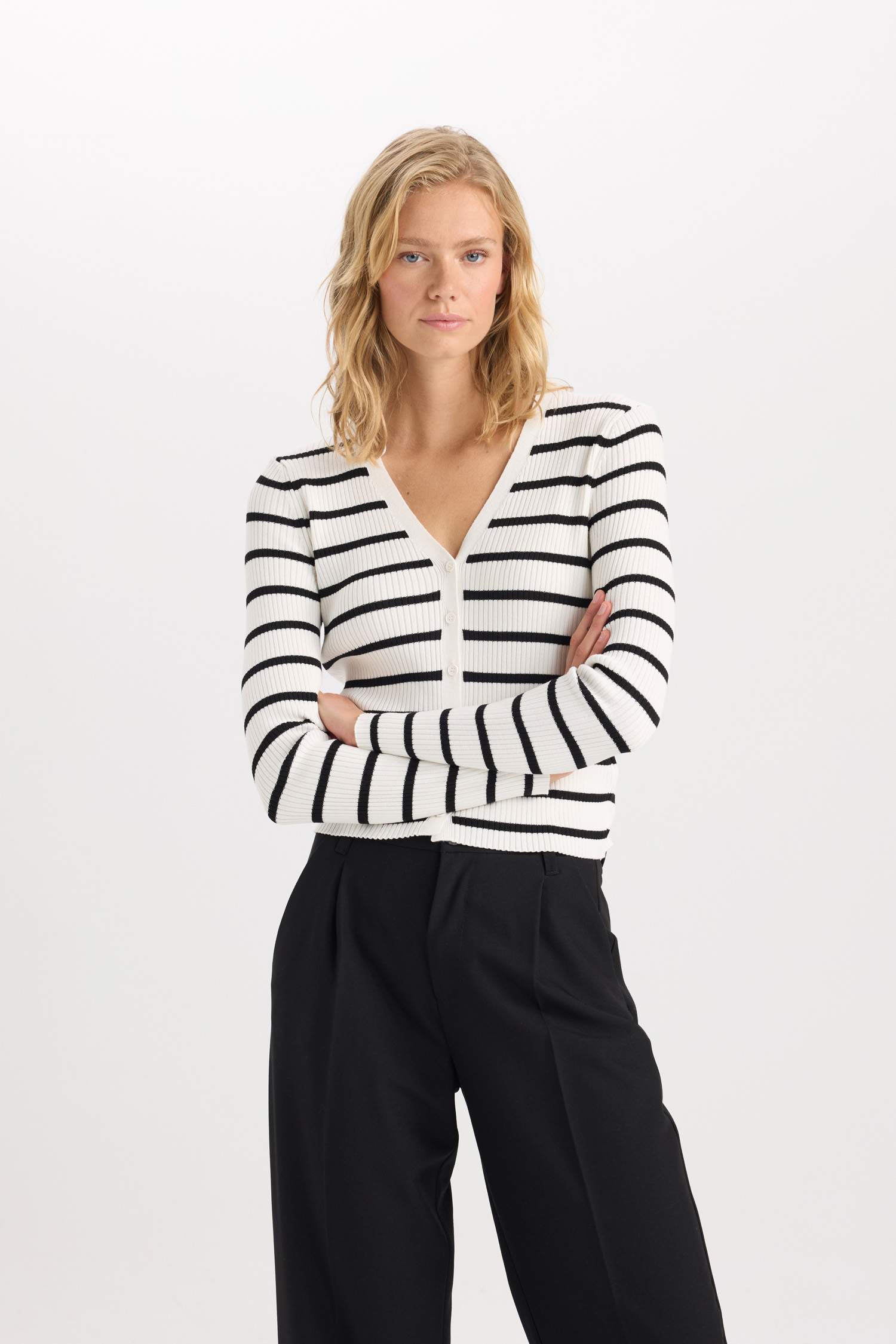 Fitted V Yaka Çizgili Düğmeli Ribana Görünümlü Viskon Hırka