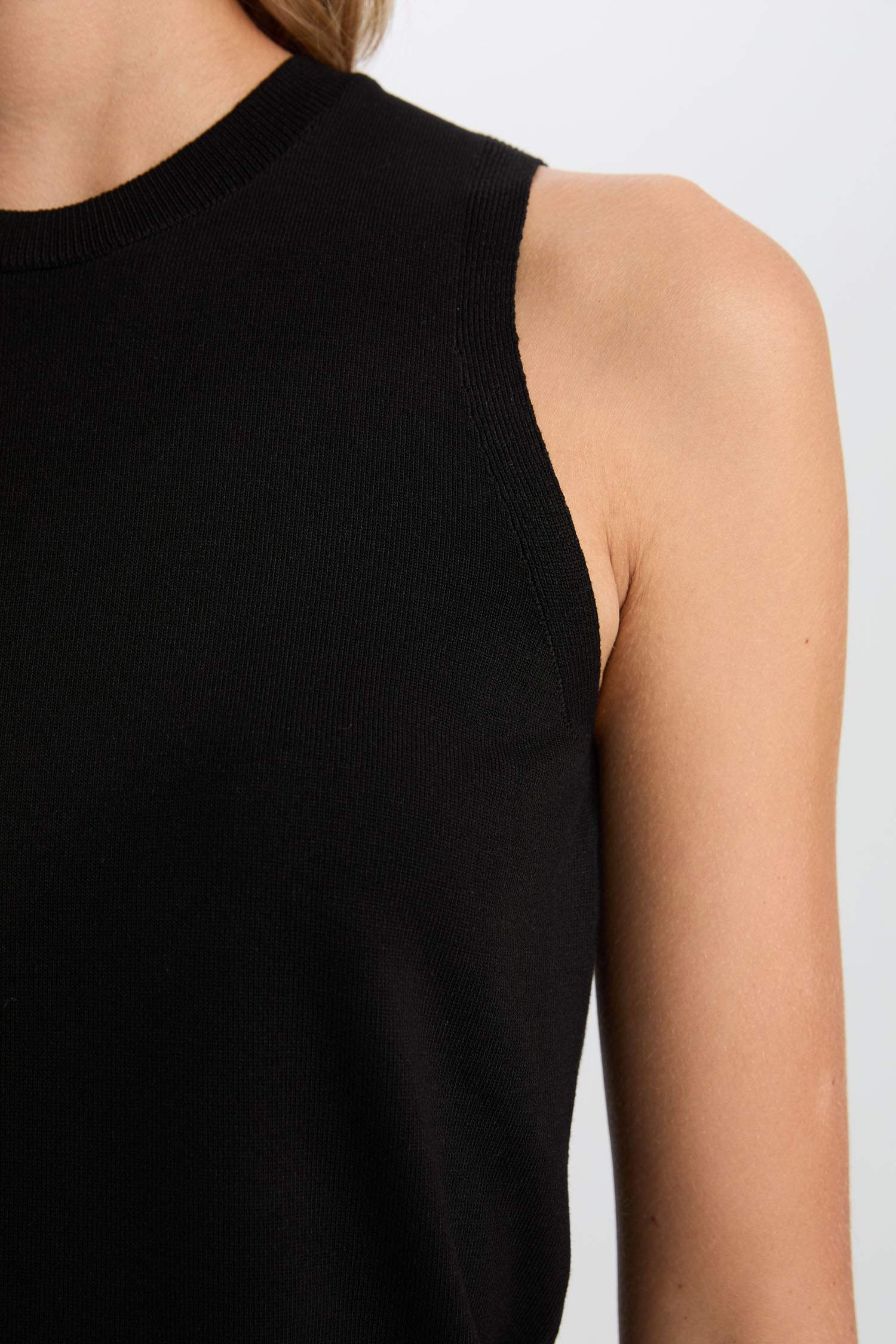 Pull sans manches slim basique en tricot à col rond