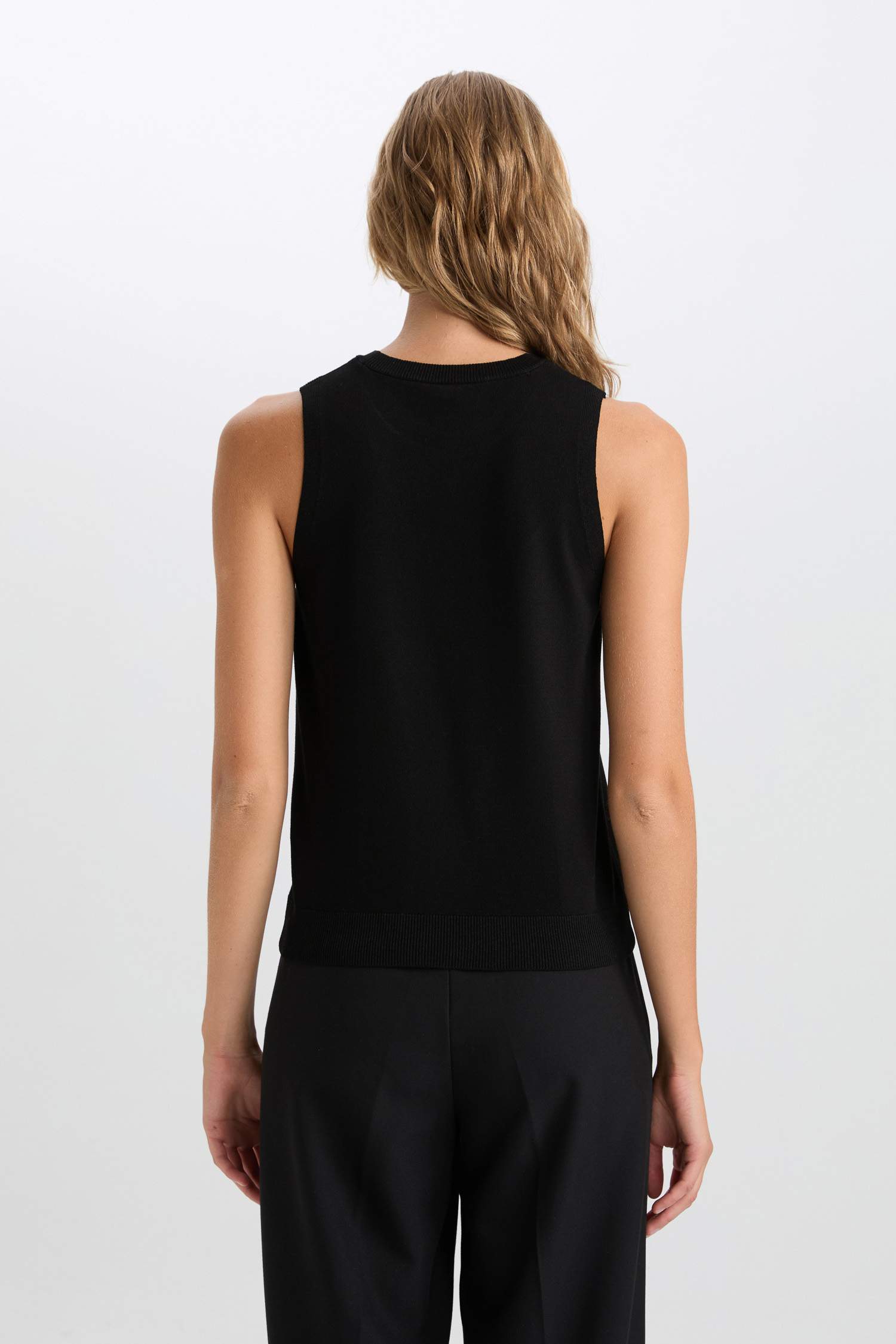 Pull sans manches slim basique en tricot à col rond