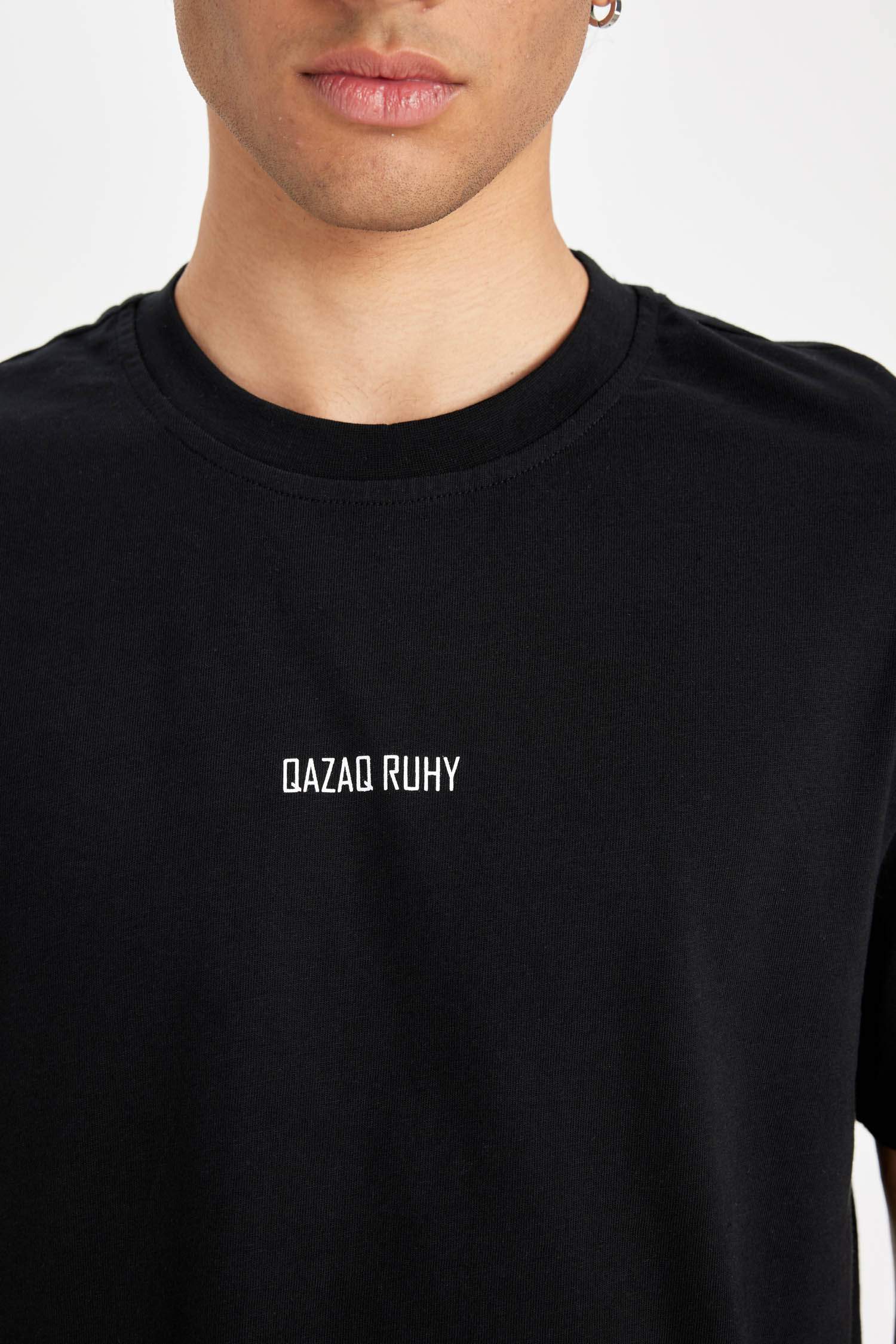 Футболка стандартного кроя с принтом