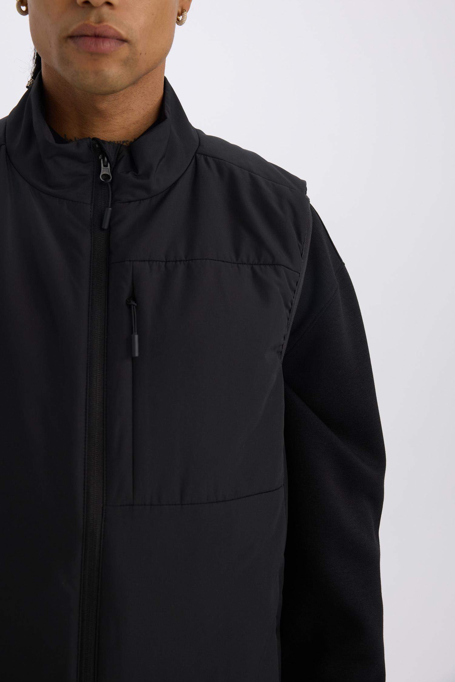 DeFactoFit Su İtici Regular Fit Dokuma Yelek