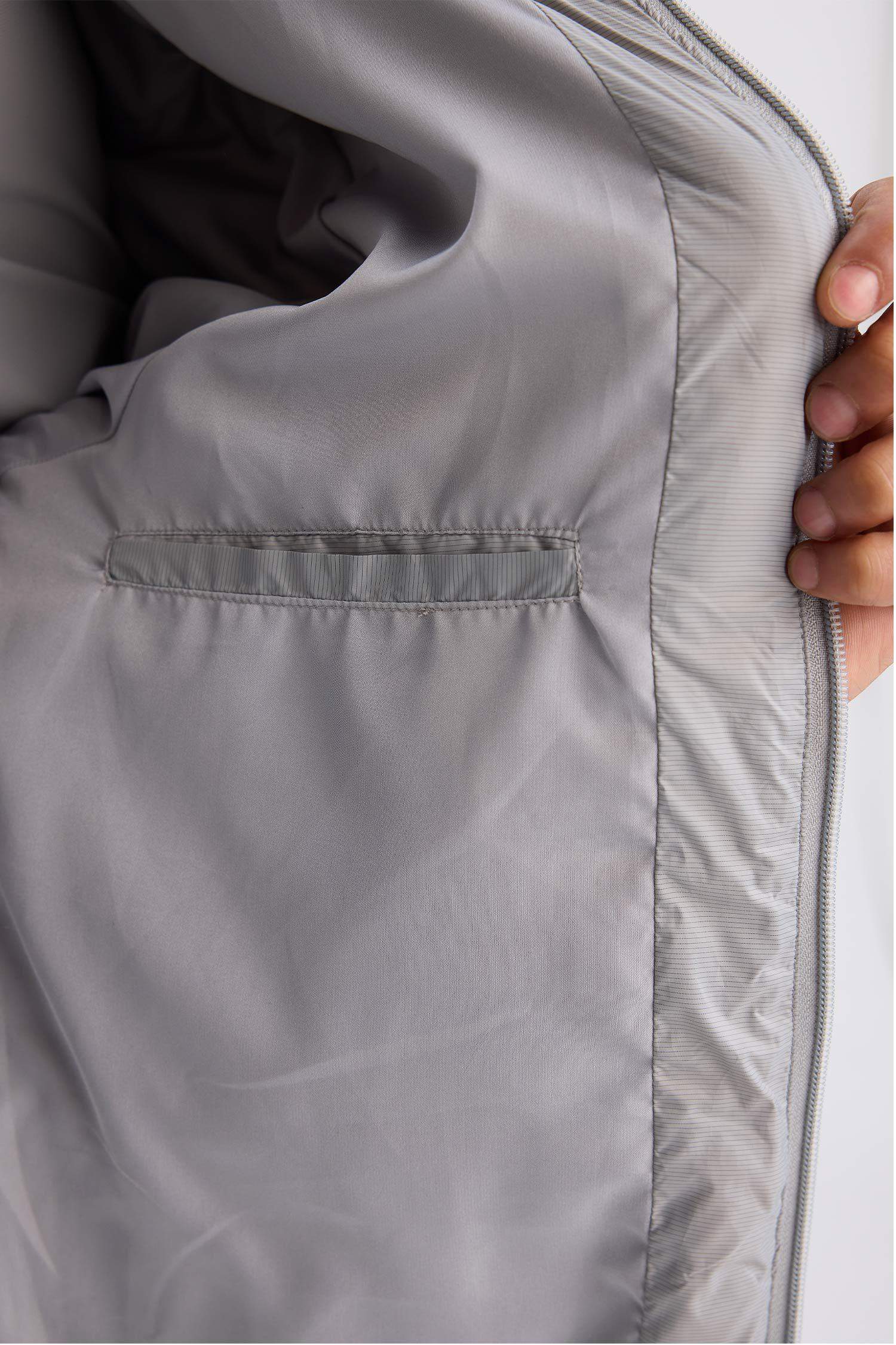 Su İtici Regular Fit Kapüşonlu Fermuarlı Mevsimlik Şişme Mont