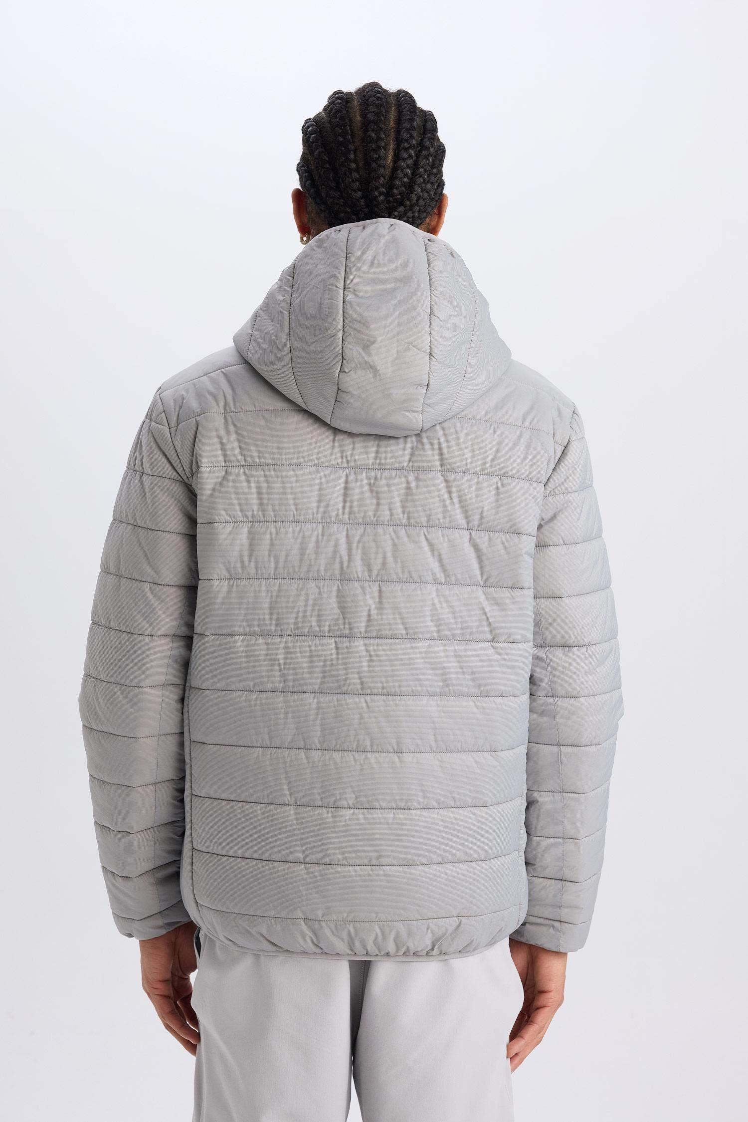 Su İtici Regular Fit Kapüşonlu Fermuarlı Mevsimlik Şişme Mont