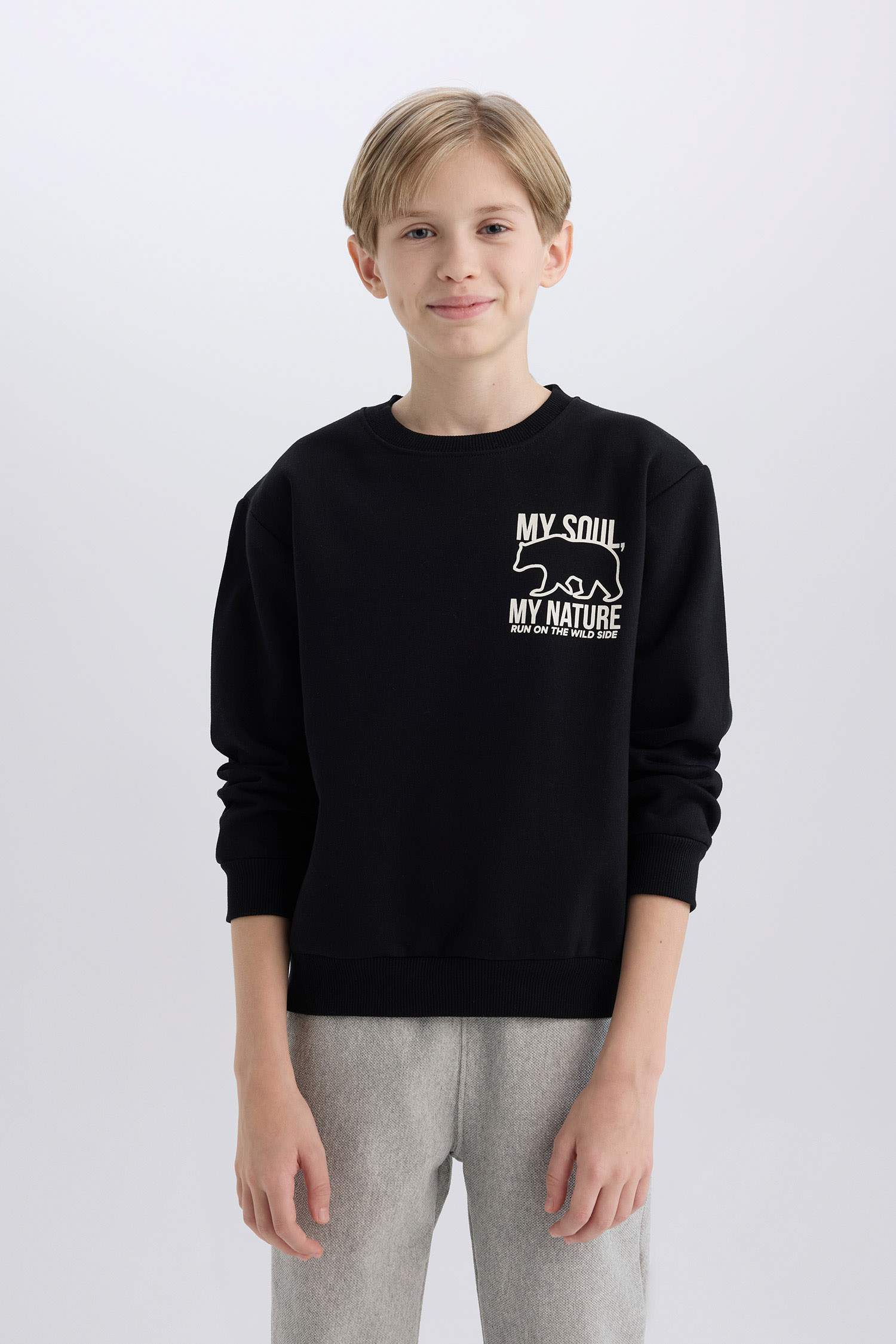 سويت شيرت ولادي قصة عادية ببطانة ناعمة