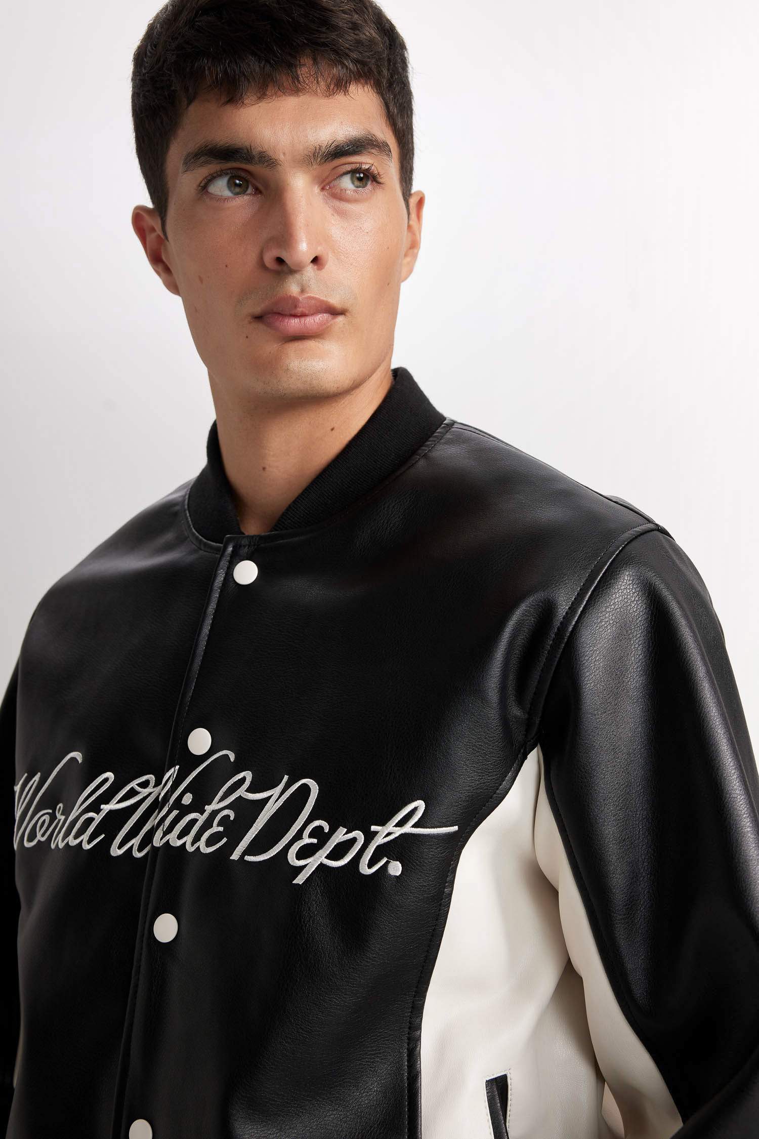 Su İtici Regular Fit Bomber Kolej Yaka Çıtçıt Kapamalı Cepli Mevsimlik Hafif Mont