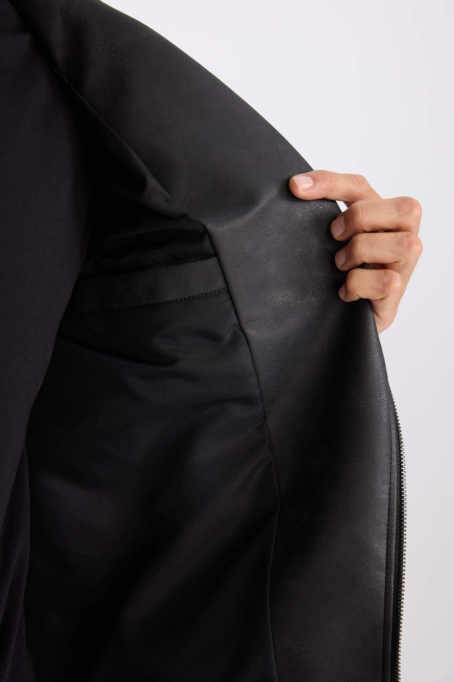 Su İtici Gömlek Yaka Fermuarlı Cepli Omuz Detaylı Suni Deri Mont