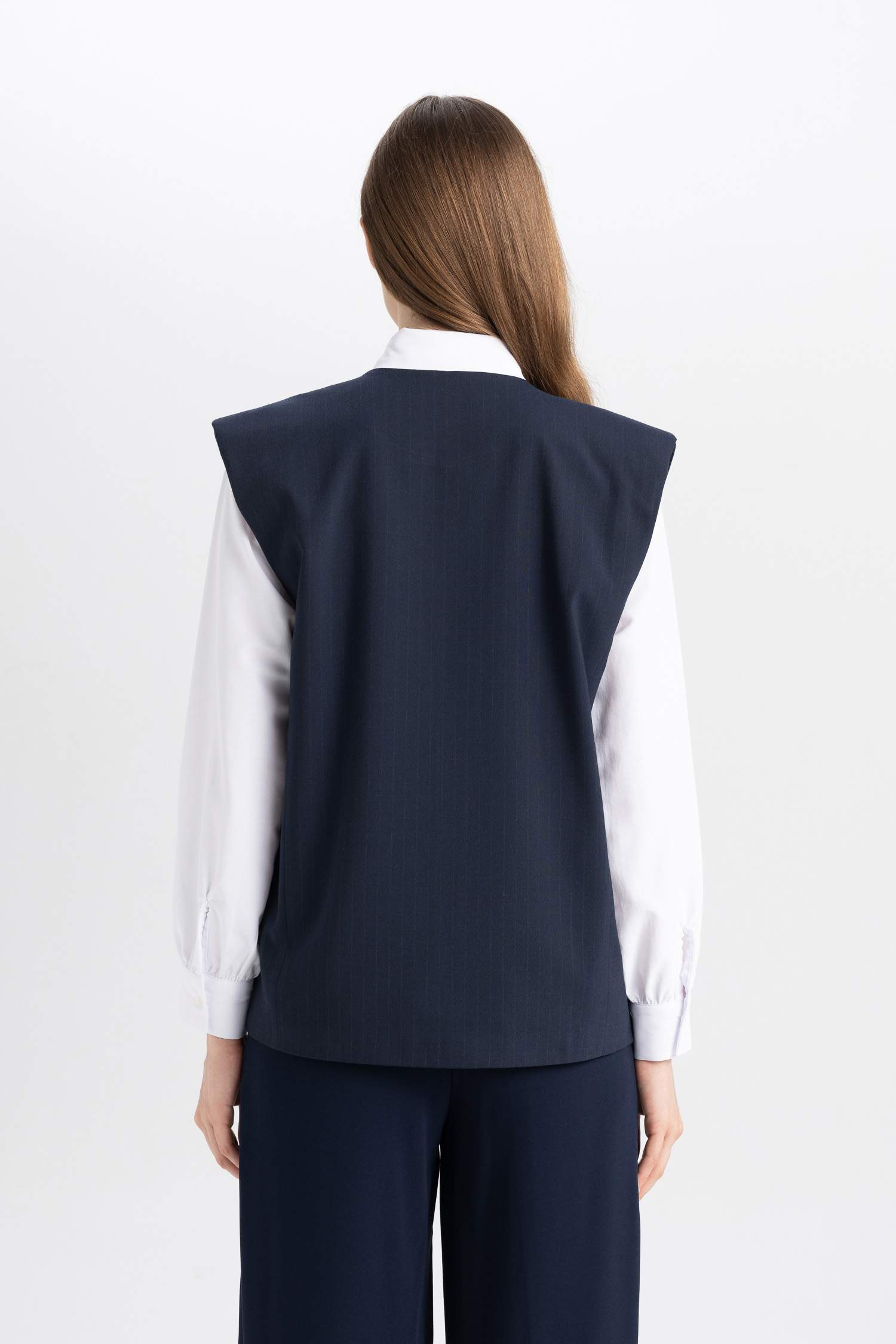 جيلي بليزر برقبة V وجيب