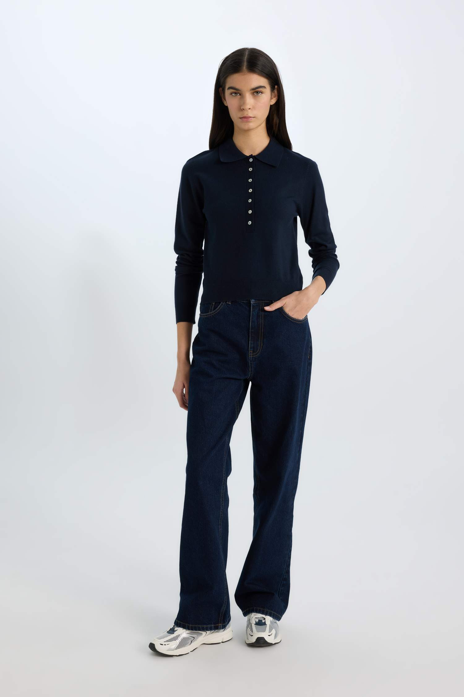 بلوفر تريكو بيزك سادة قصة عادية بياقة بولو