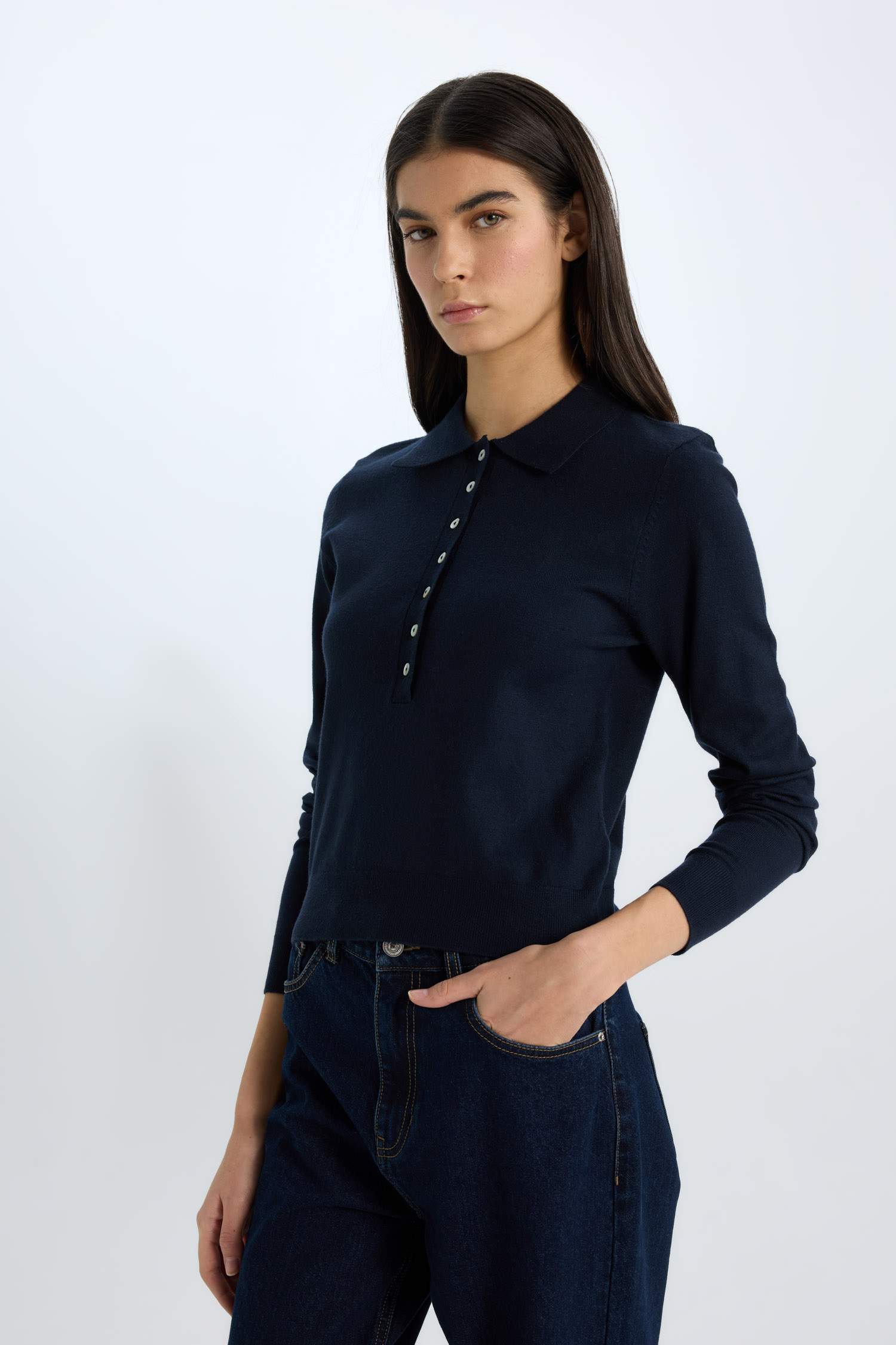 بلوفر تريكو بيزك سادة قصة عادية بياقة بولو